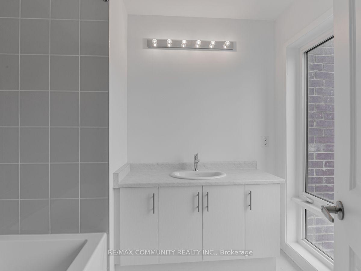 799 Heathrow Path Property Photo 30