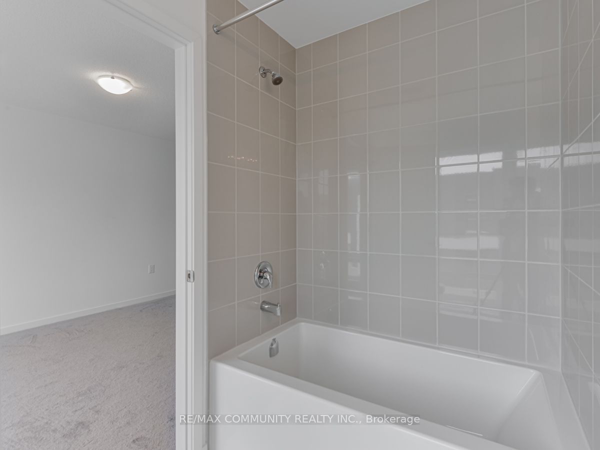799 Heathrow Path Property Photo 31