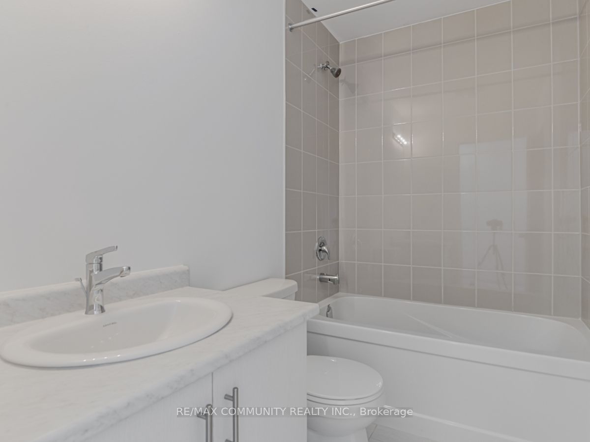 799 Heathrow Path Property Photo 34