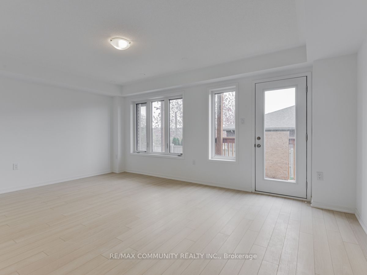 799 Heathrow Path Property Photo 36