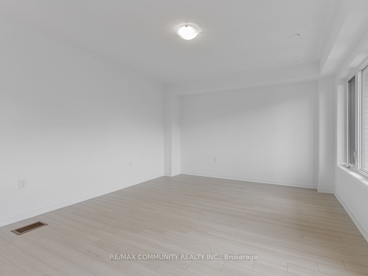 799 Heathrow Path Property Photo 37