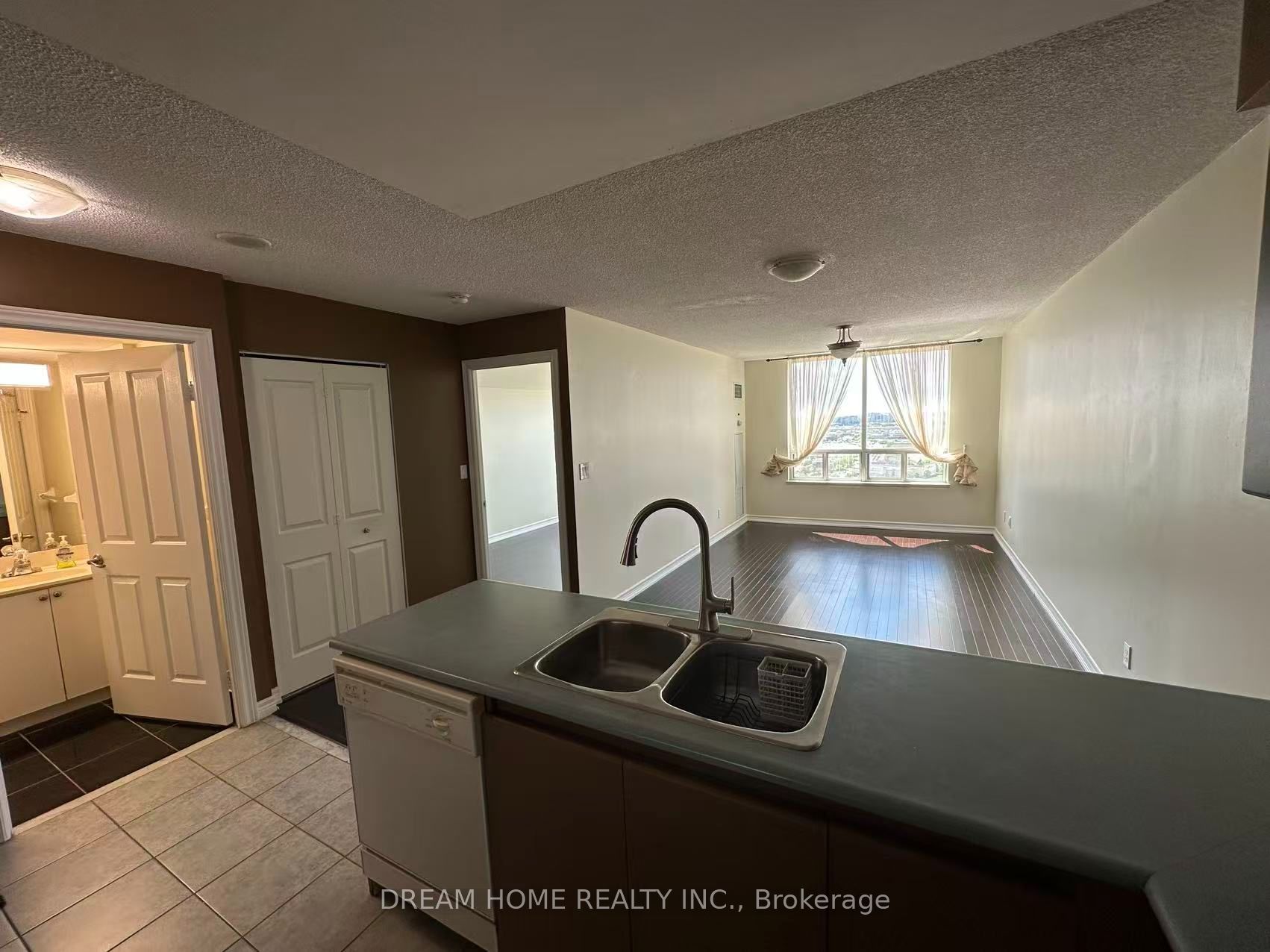 68 Corporate Drive 2323 Property Photo 3