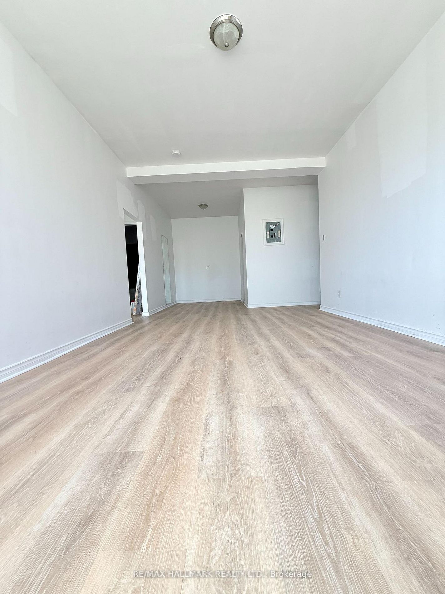 2881 Lawrence Avenue E 3 Property Photo 2