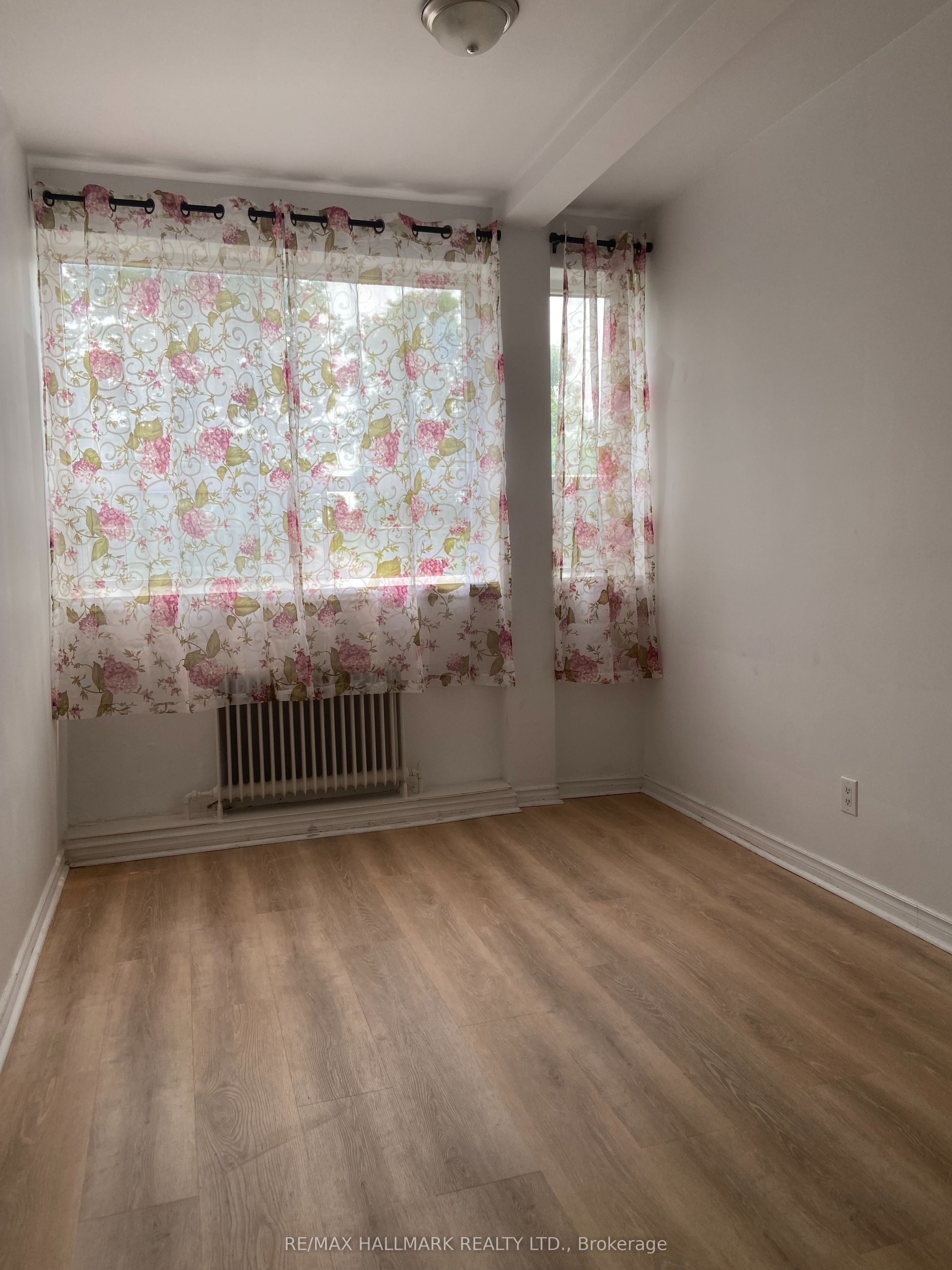 2881 Lawrence Avenue E 3 Property Photo 4