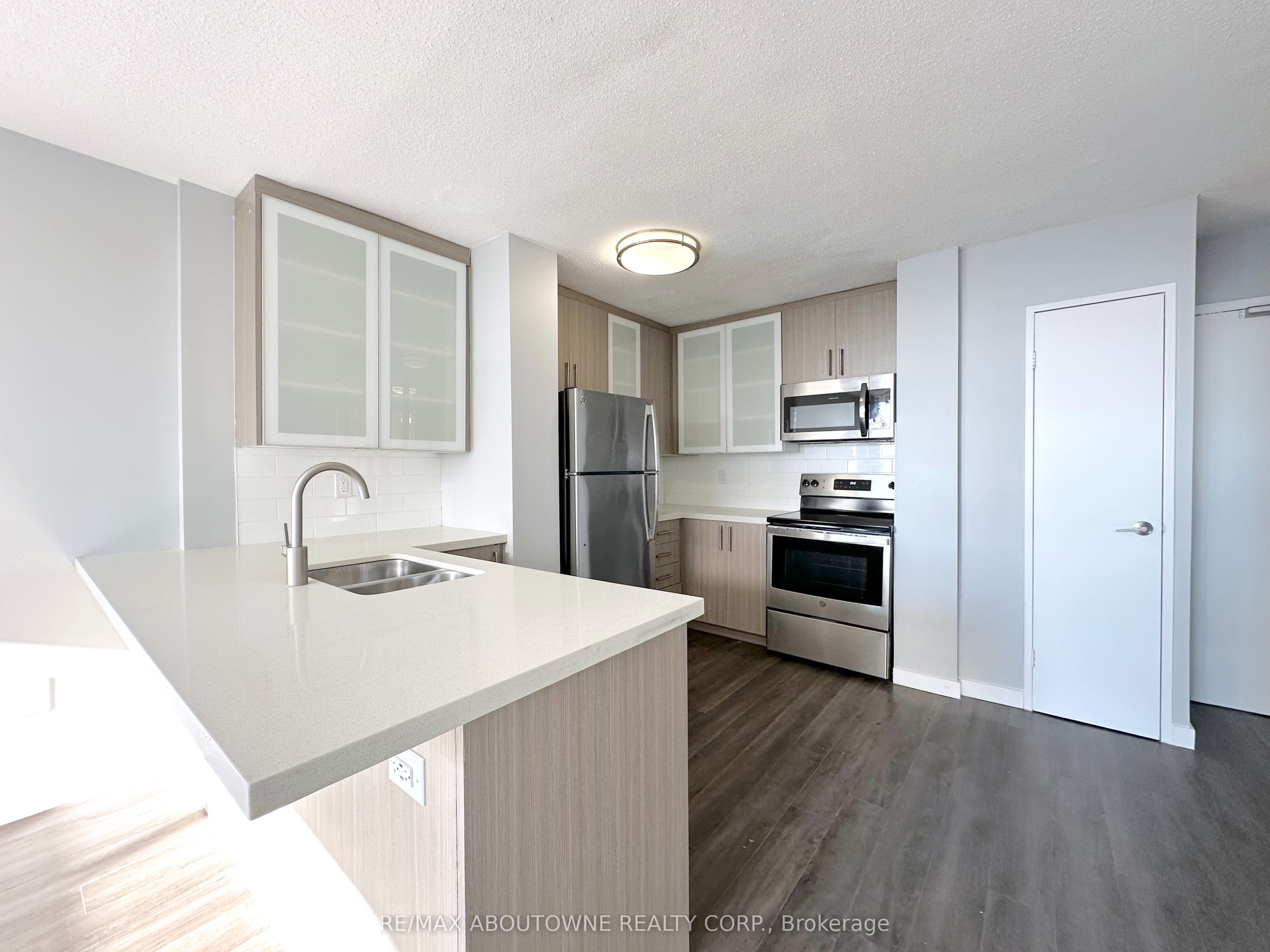 255 Main Street 211 Property Photo 3