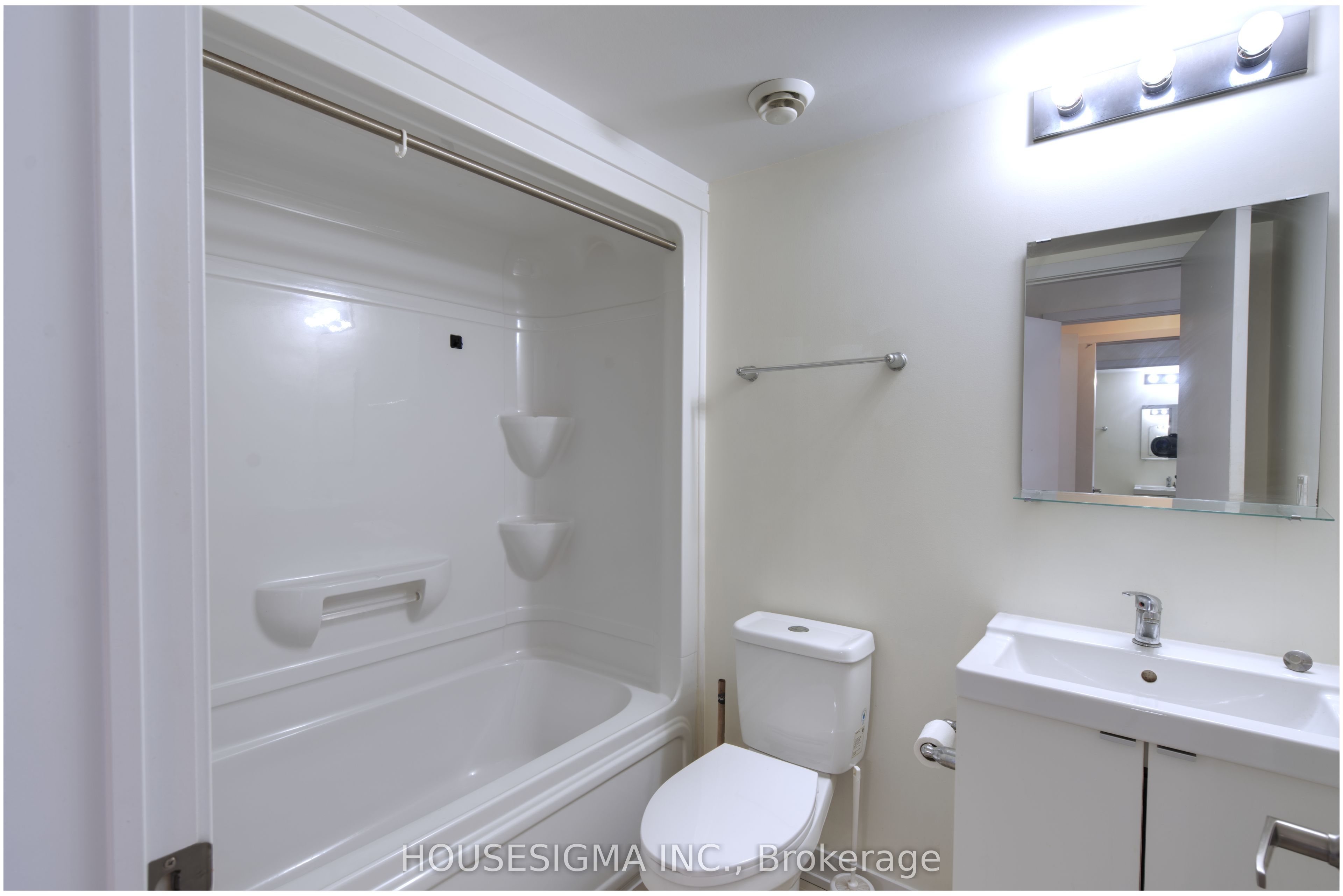 1720 Simcoe Street N 28 Property Photo 19