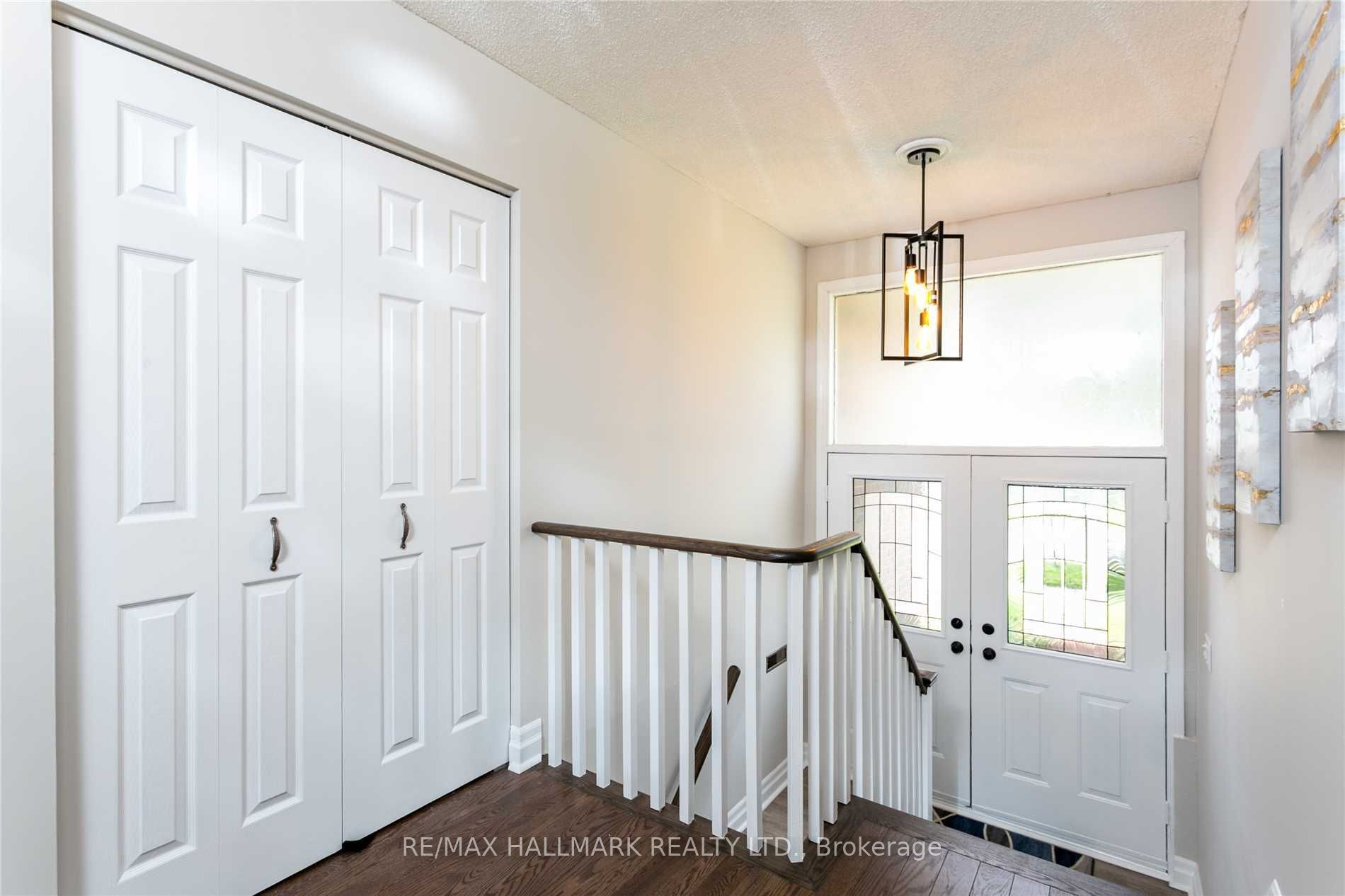 52 Tweedrock Crescent Main Floor Property Photo 2