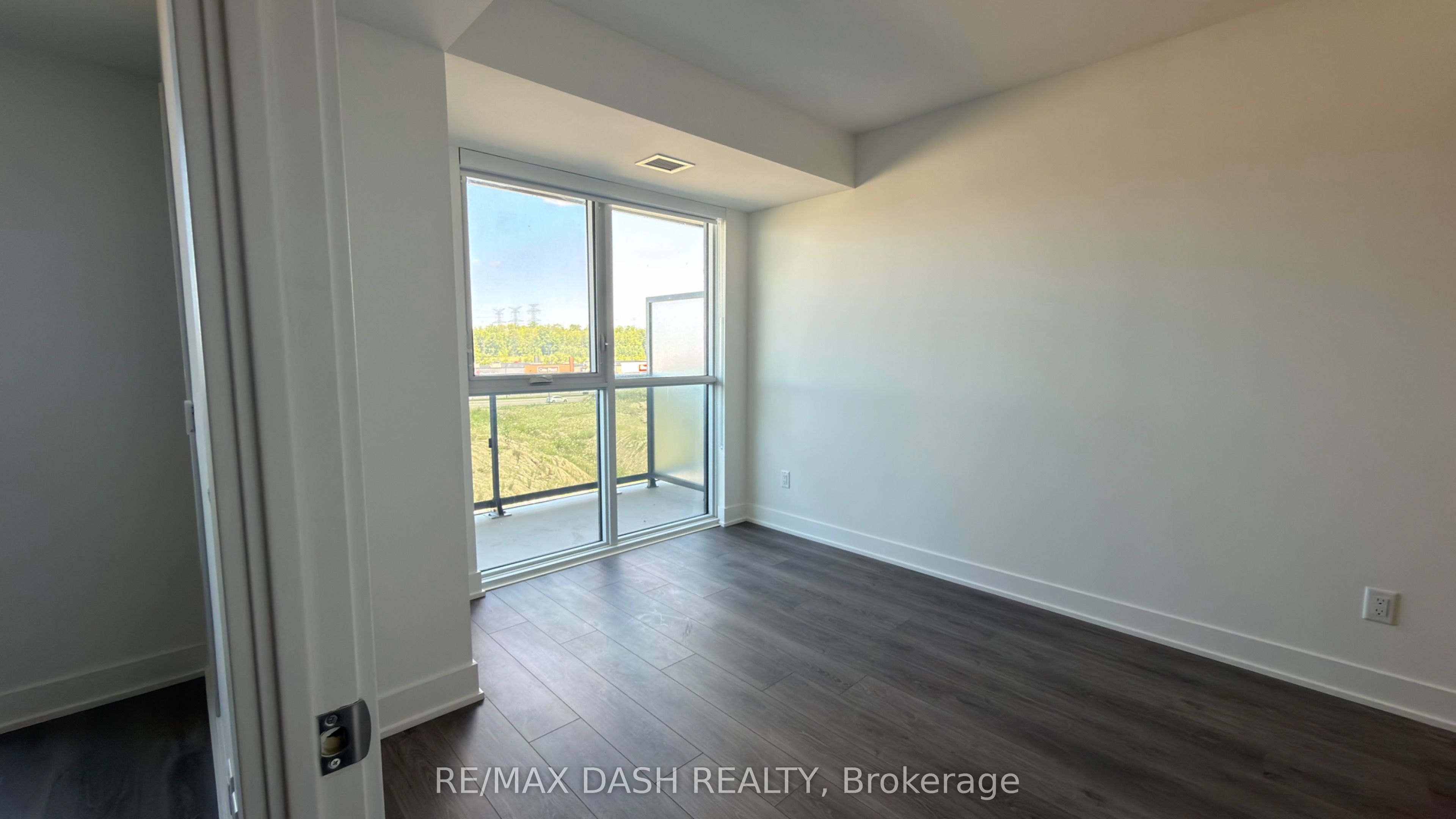 2545 Simcoe Street N 435 Property Photo 12