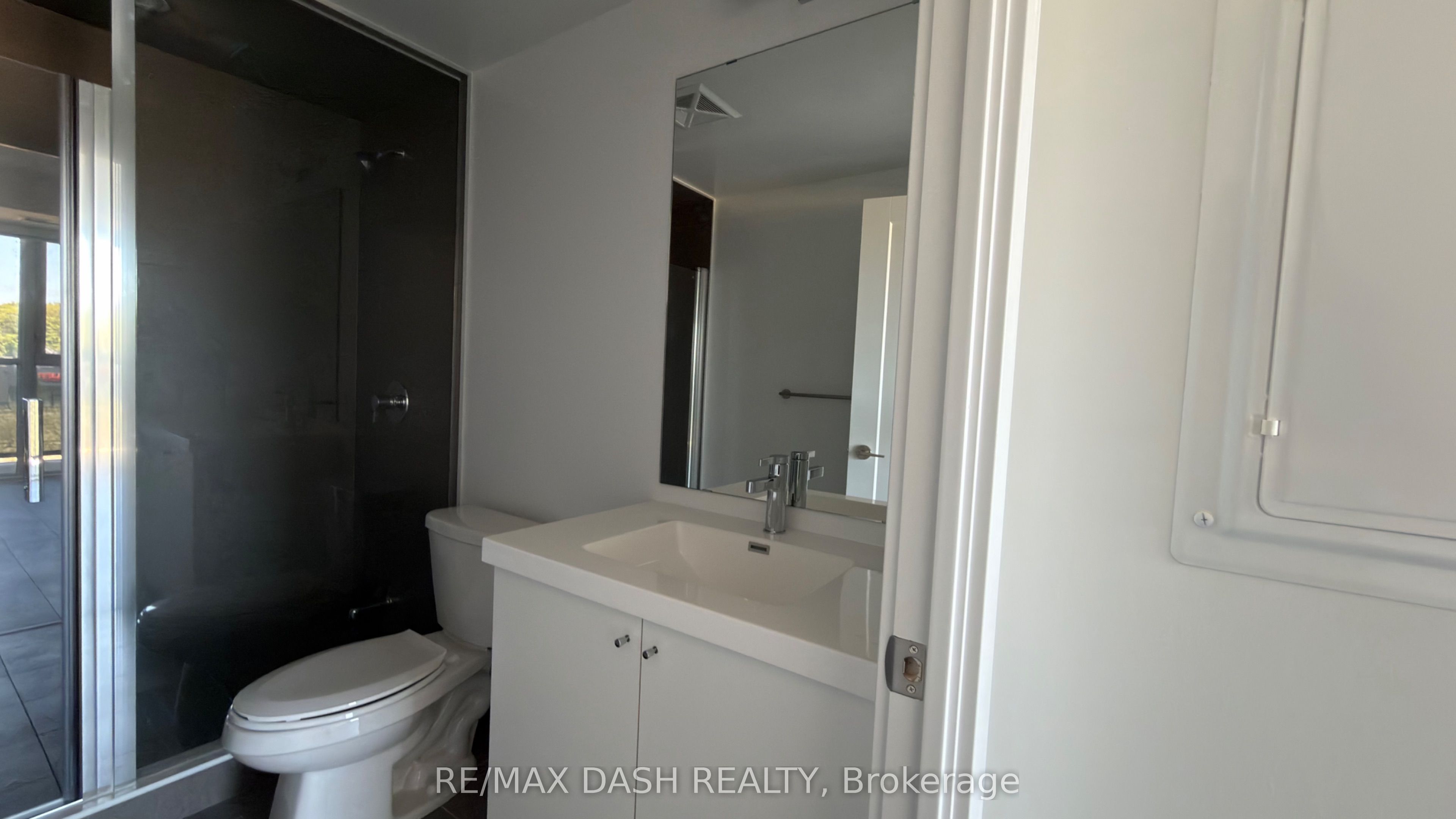 2545 Simcoe Street N 435 Property Photo 13