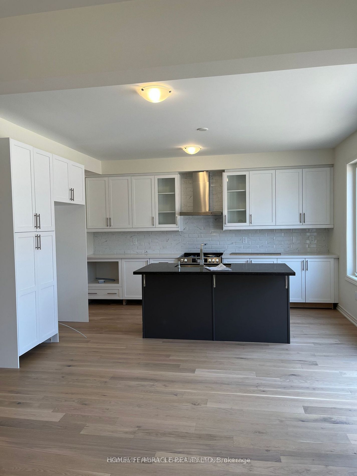 2144 Coppermine Street Property Photo 6
