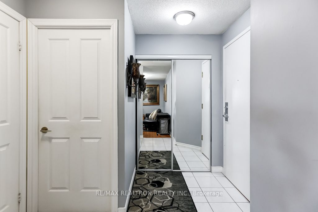 68 Corporate Drive 526 Property Photo 3