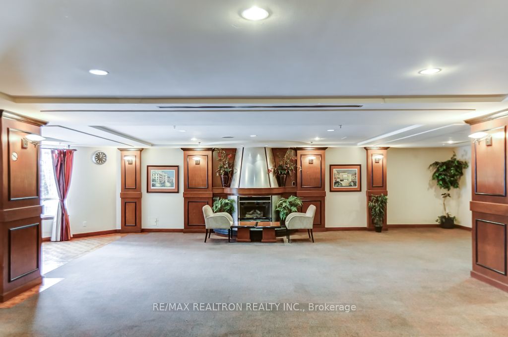 68 Corporate Drive 526 Property Photo 18