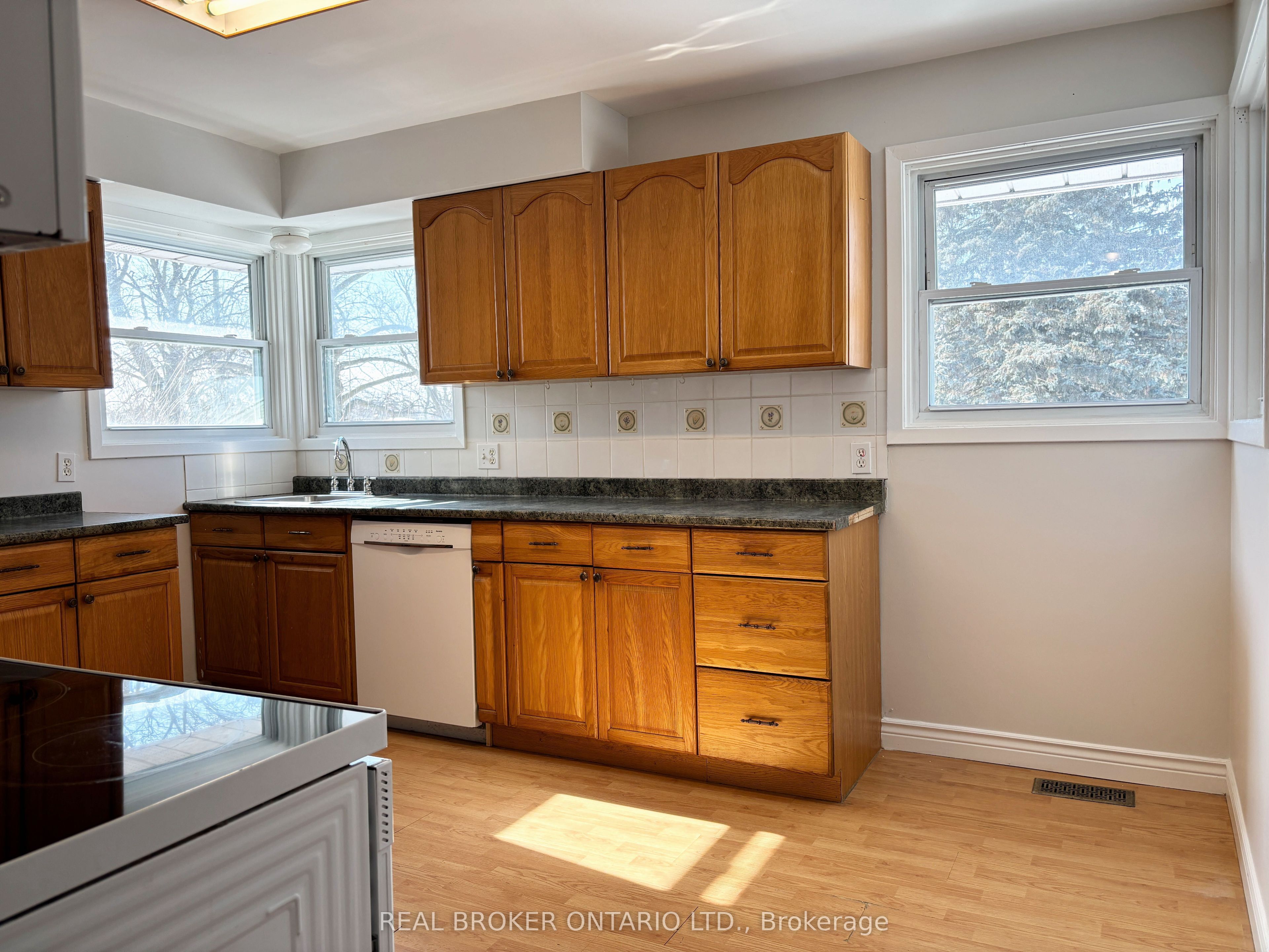 327 Dover Street Main Fl Property Photo 3