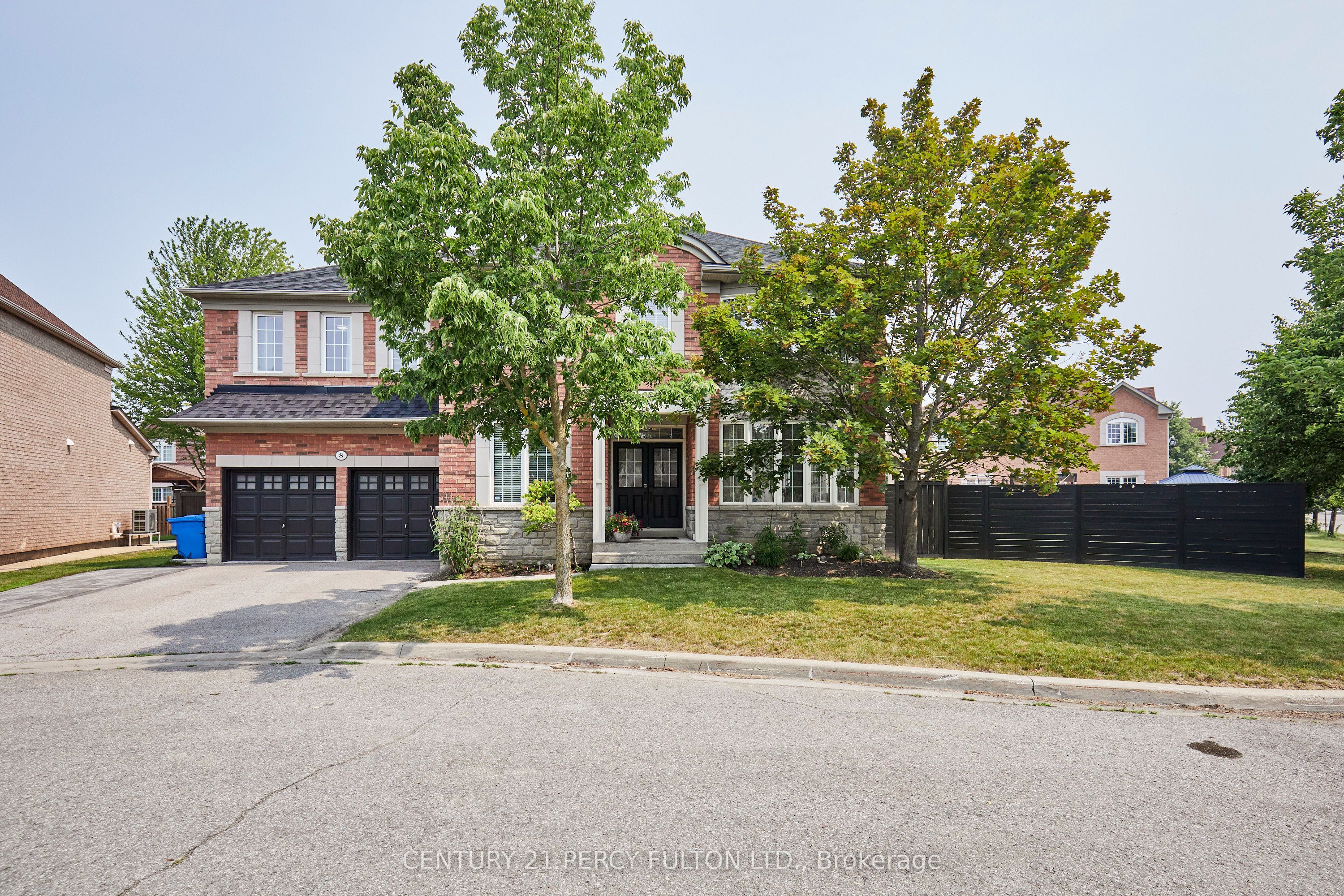 8 Mackeller Court Property Photo 1