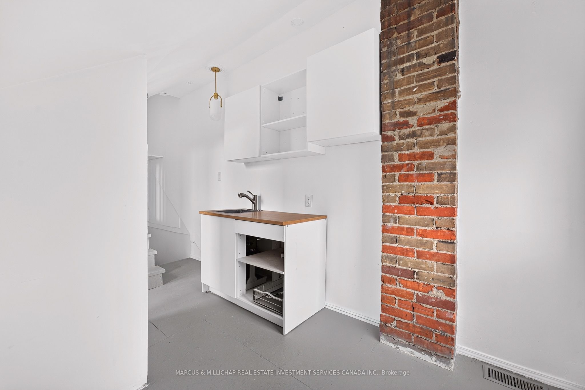 1400 E Queen Street E 2f & 3f Property Photo 8