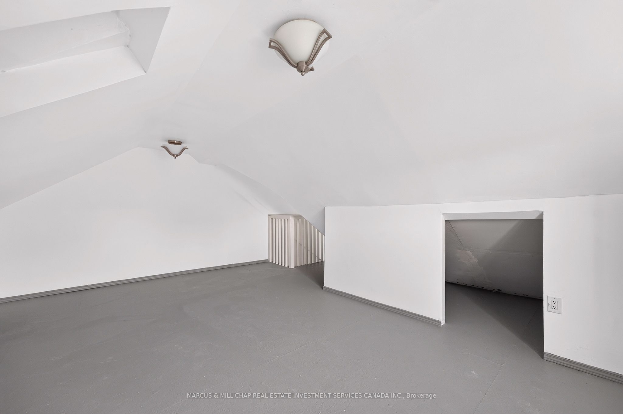 1400 E Queen Street E 2f & 3f Property Photo 10