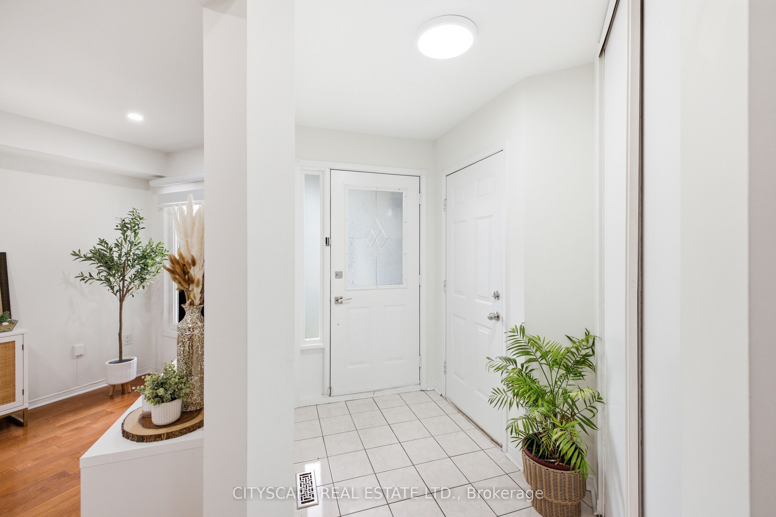 1143 Windgrove Square Property Photo 8