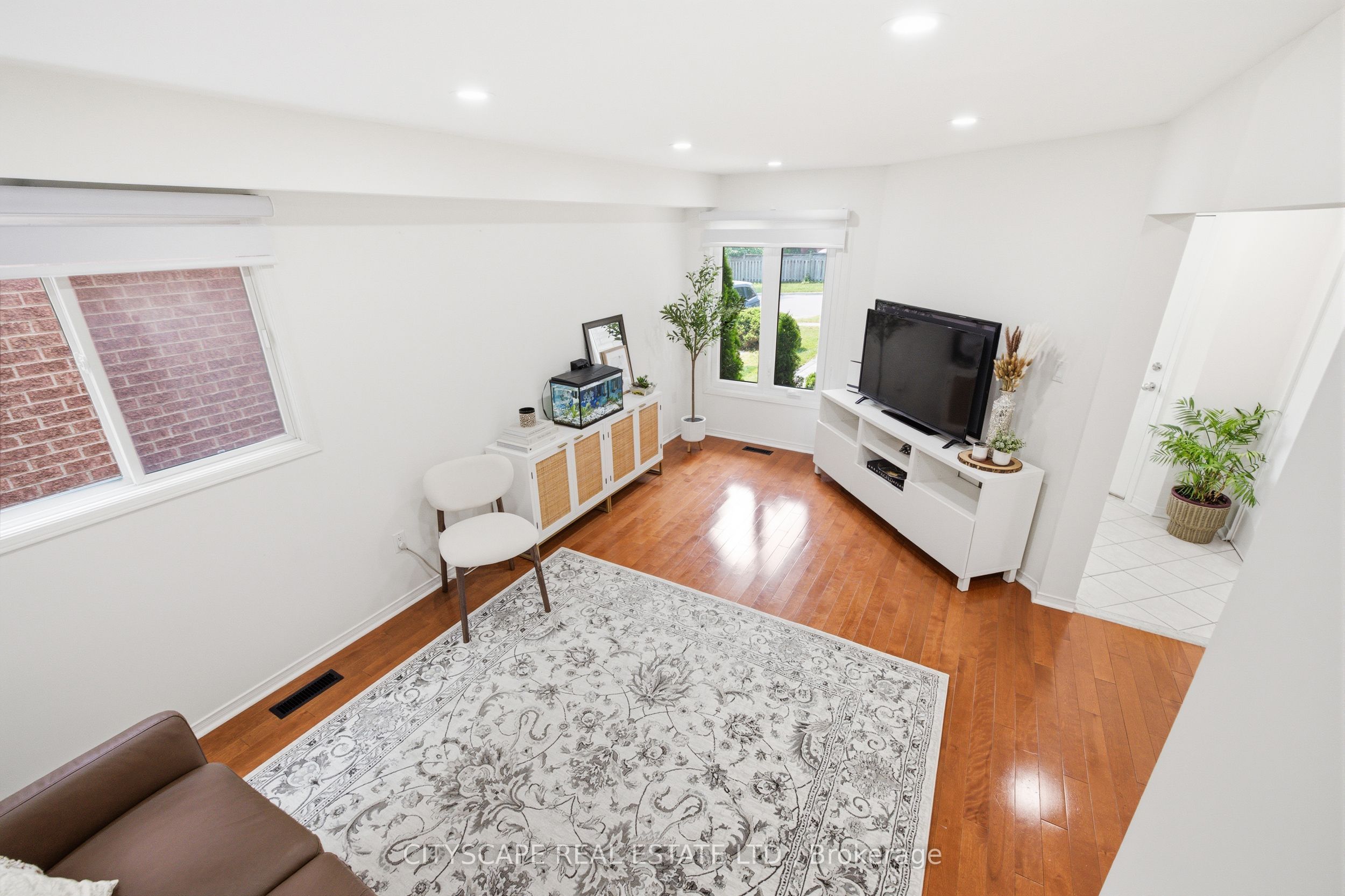 1143 Windgrove Square Property Photo 10