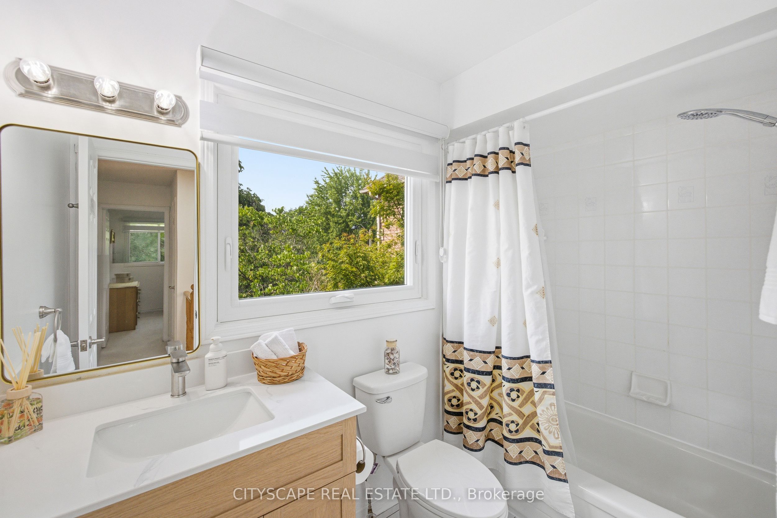 1143 Windgrove Square Property Photo 25