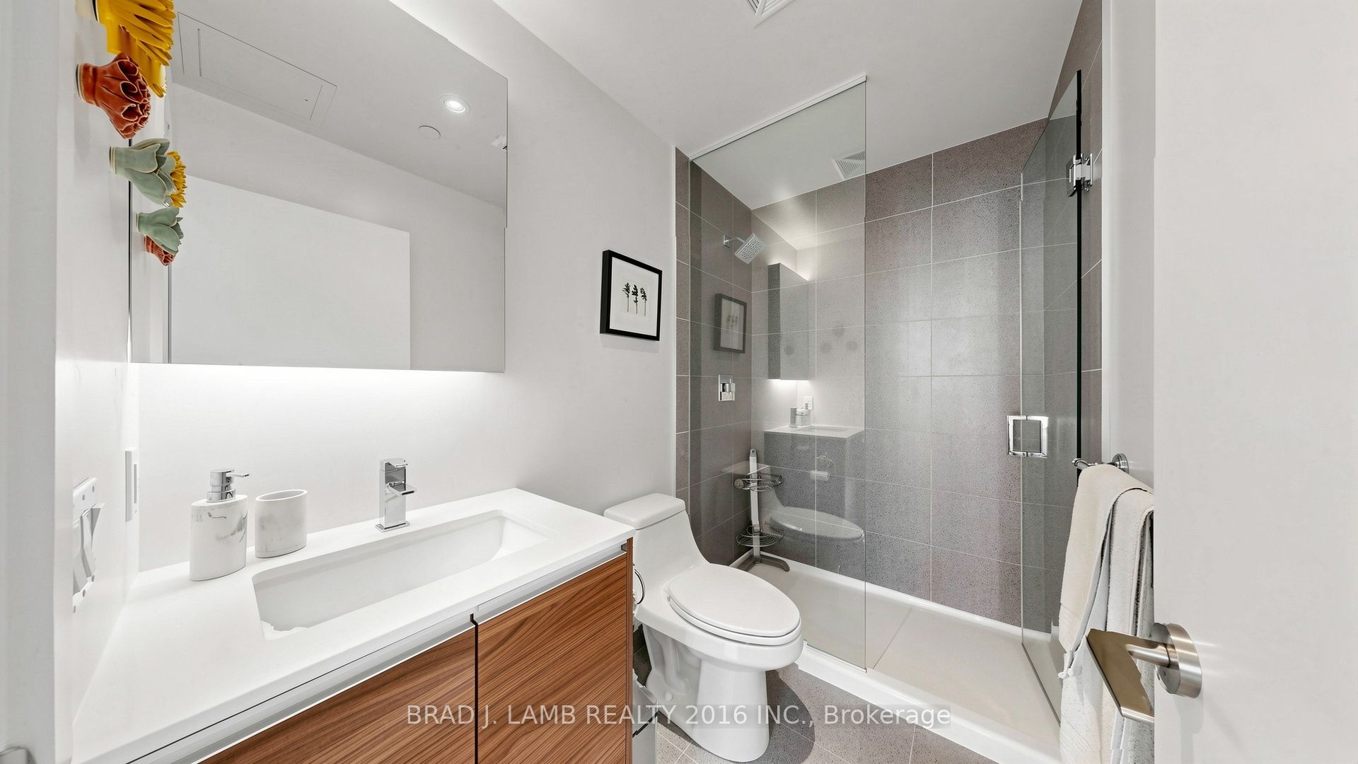 1238 Dundas Street E Th102 Property Photo 8