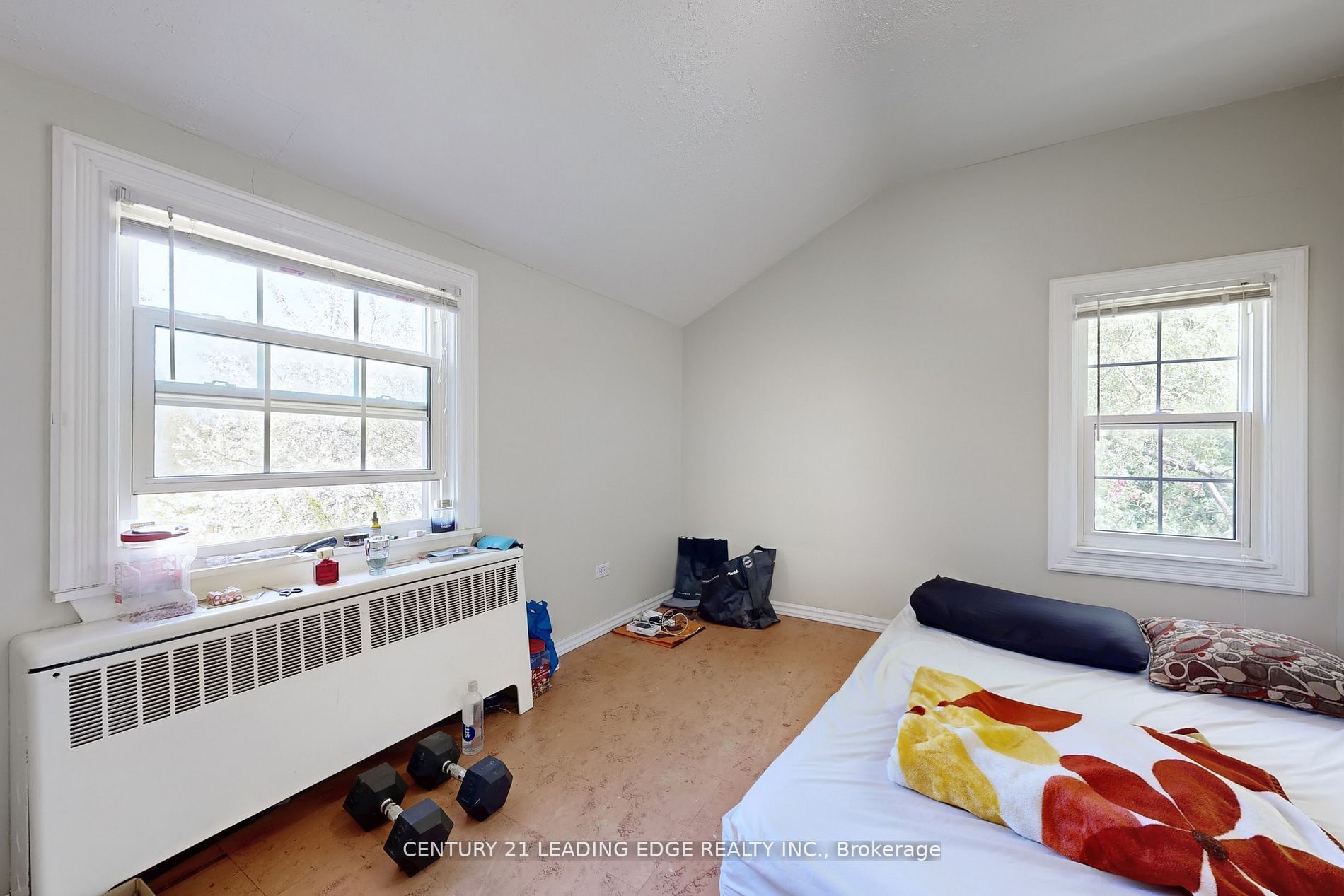 21 Wexford Boulevard B Property Photo 26