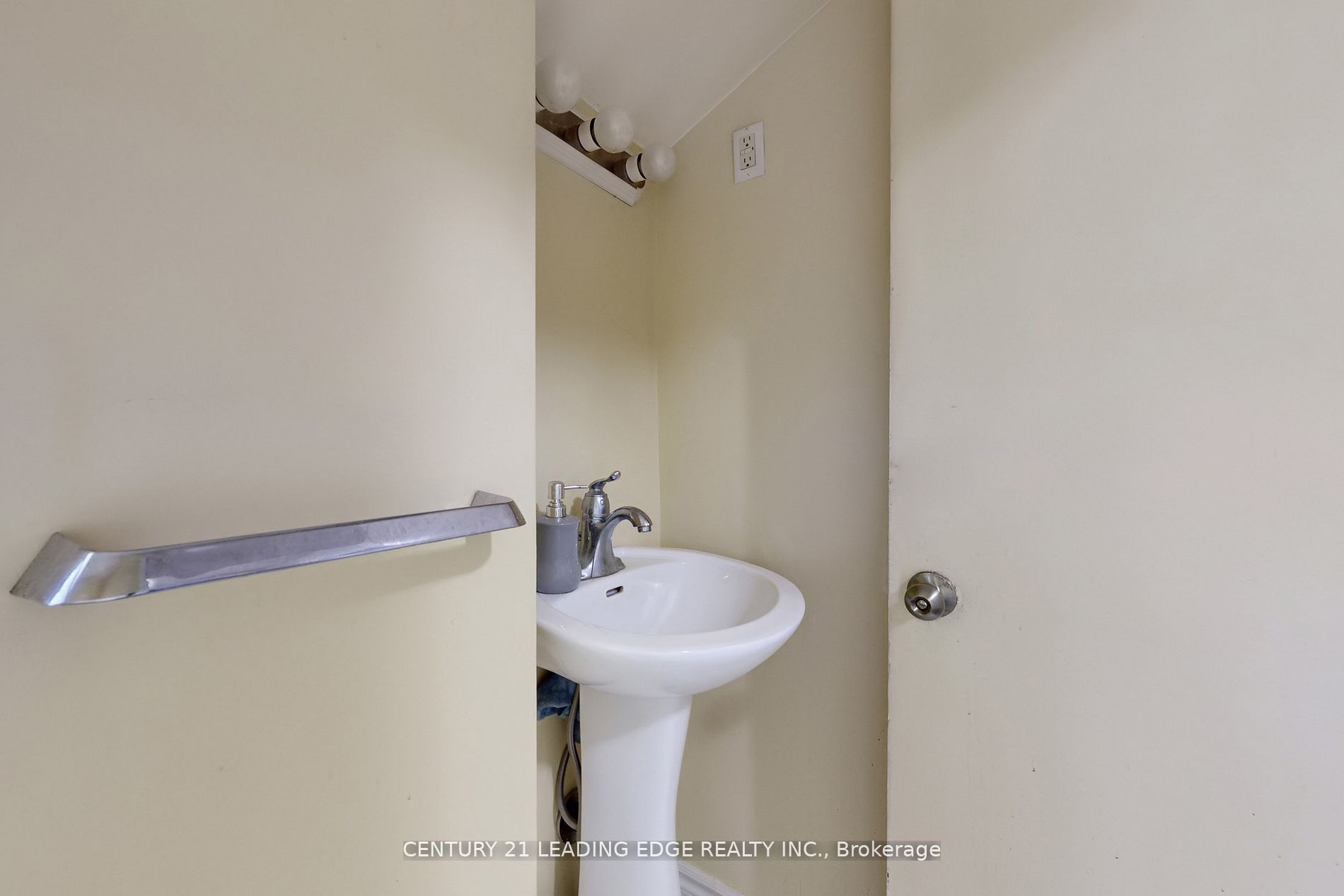 21 Wexford Boulevard B Property Photo 29