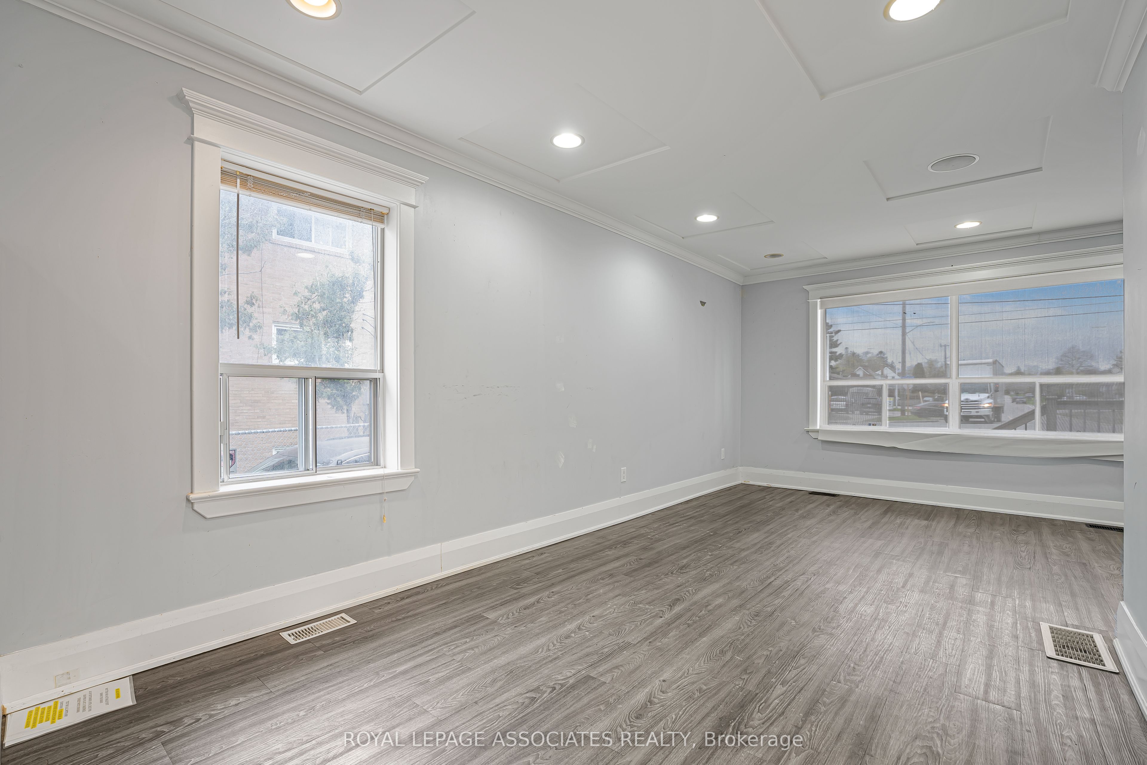 951 Simcoe Street N Property Photo 6