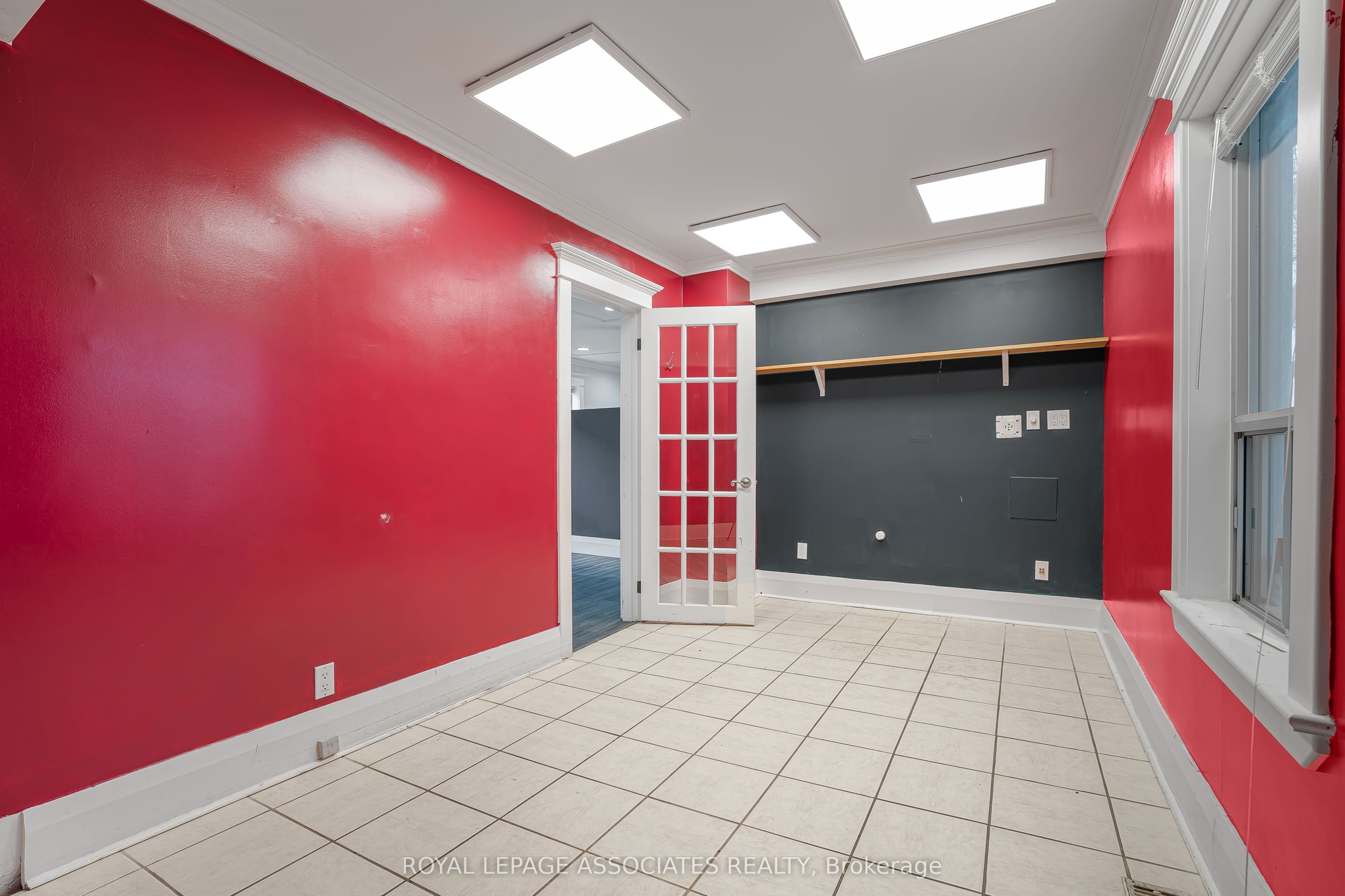 951 Simcoe Street N Property Photo 13