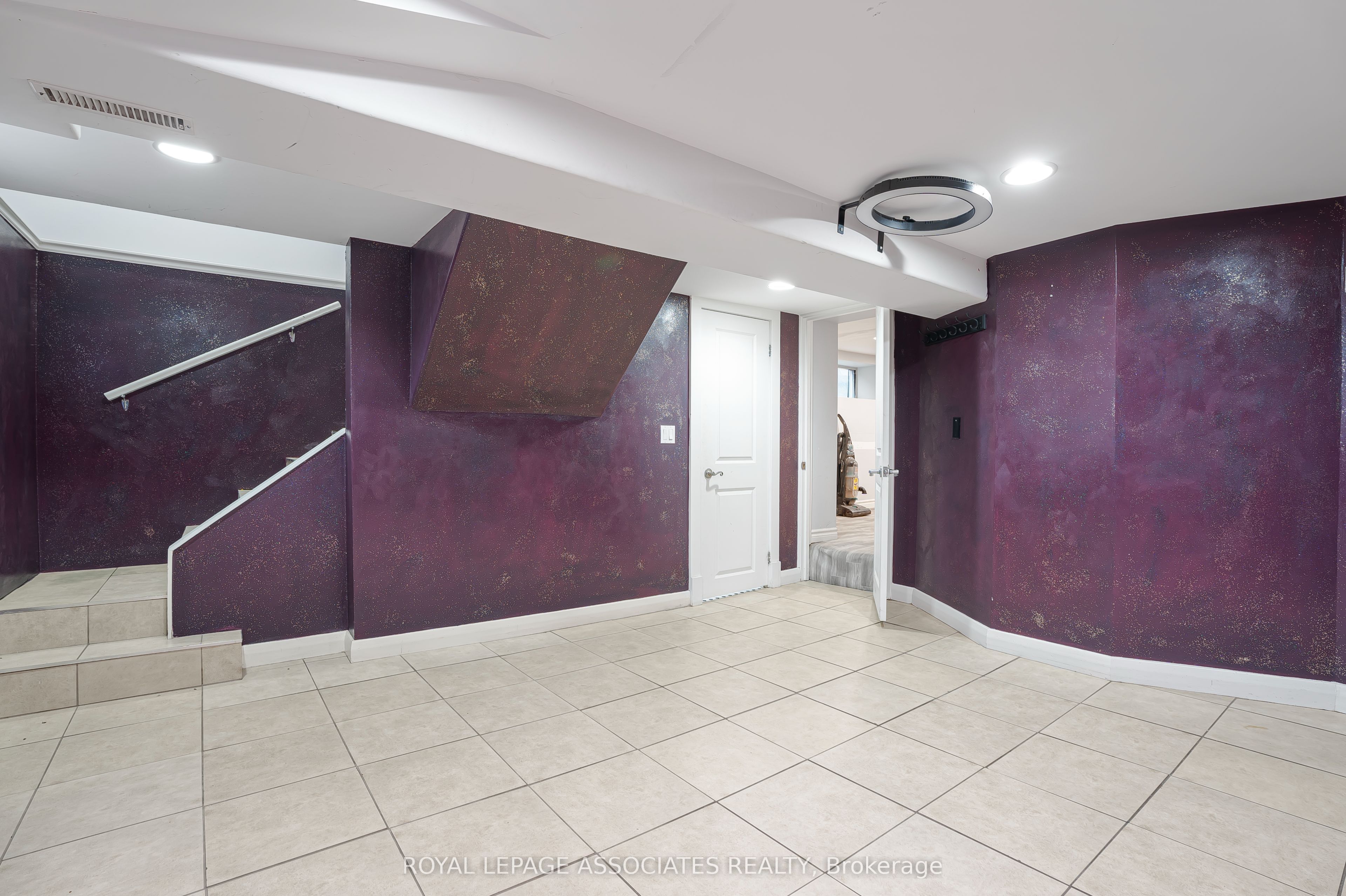 951 Simcoe Street N Property Photo 14