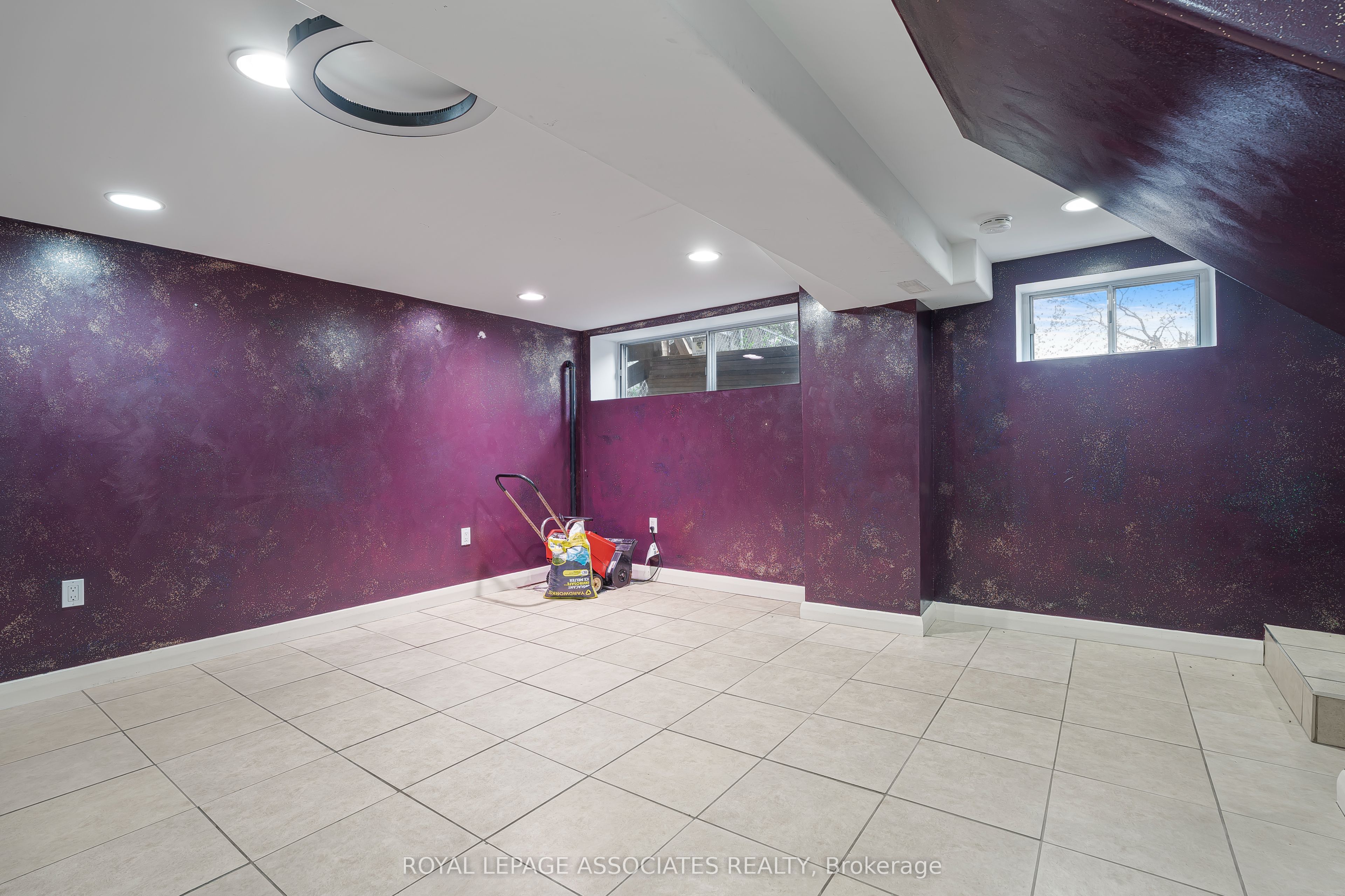 951 Simcoe Street N Property Photo 15