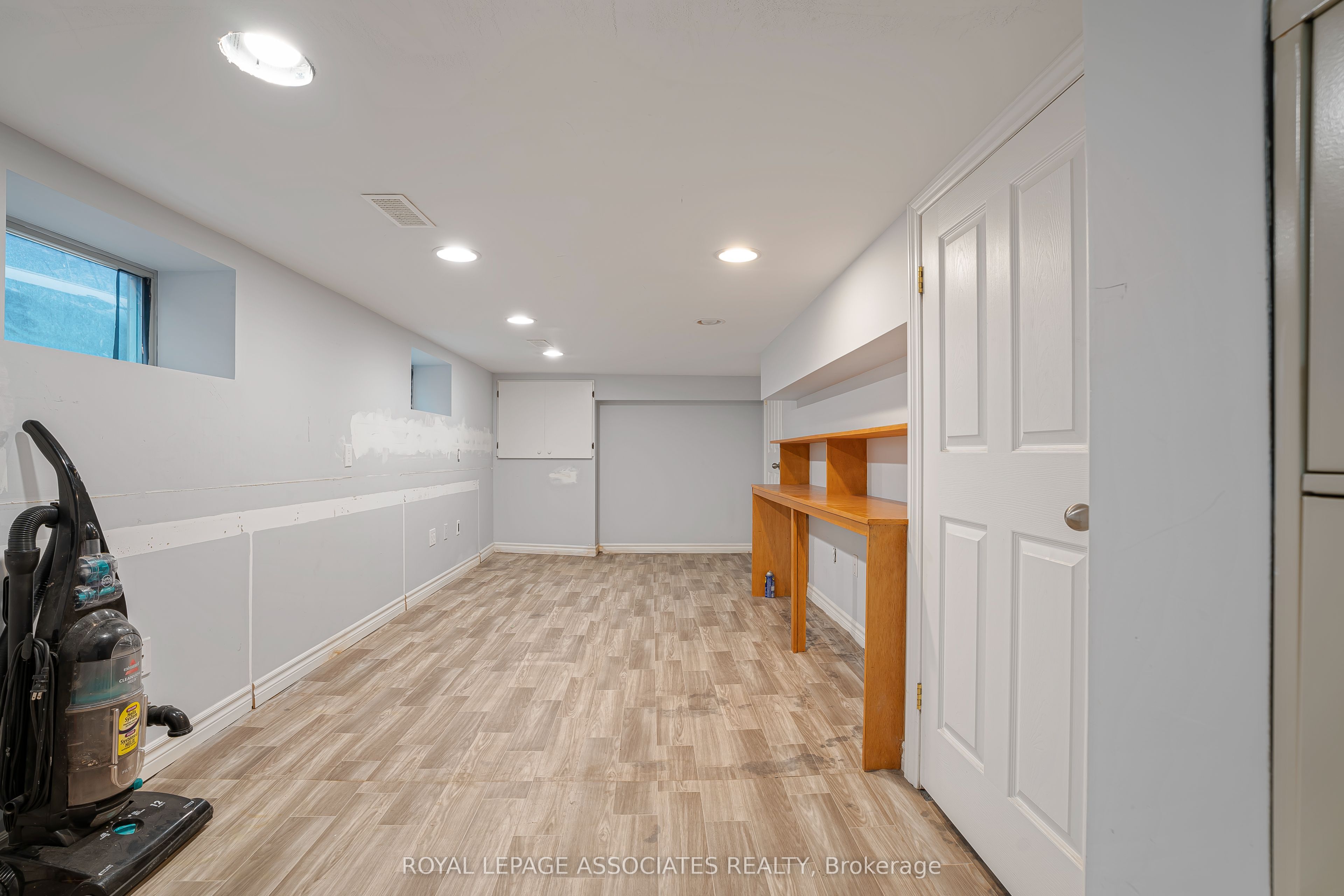 951 Simcoe Street N Property Photo 16