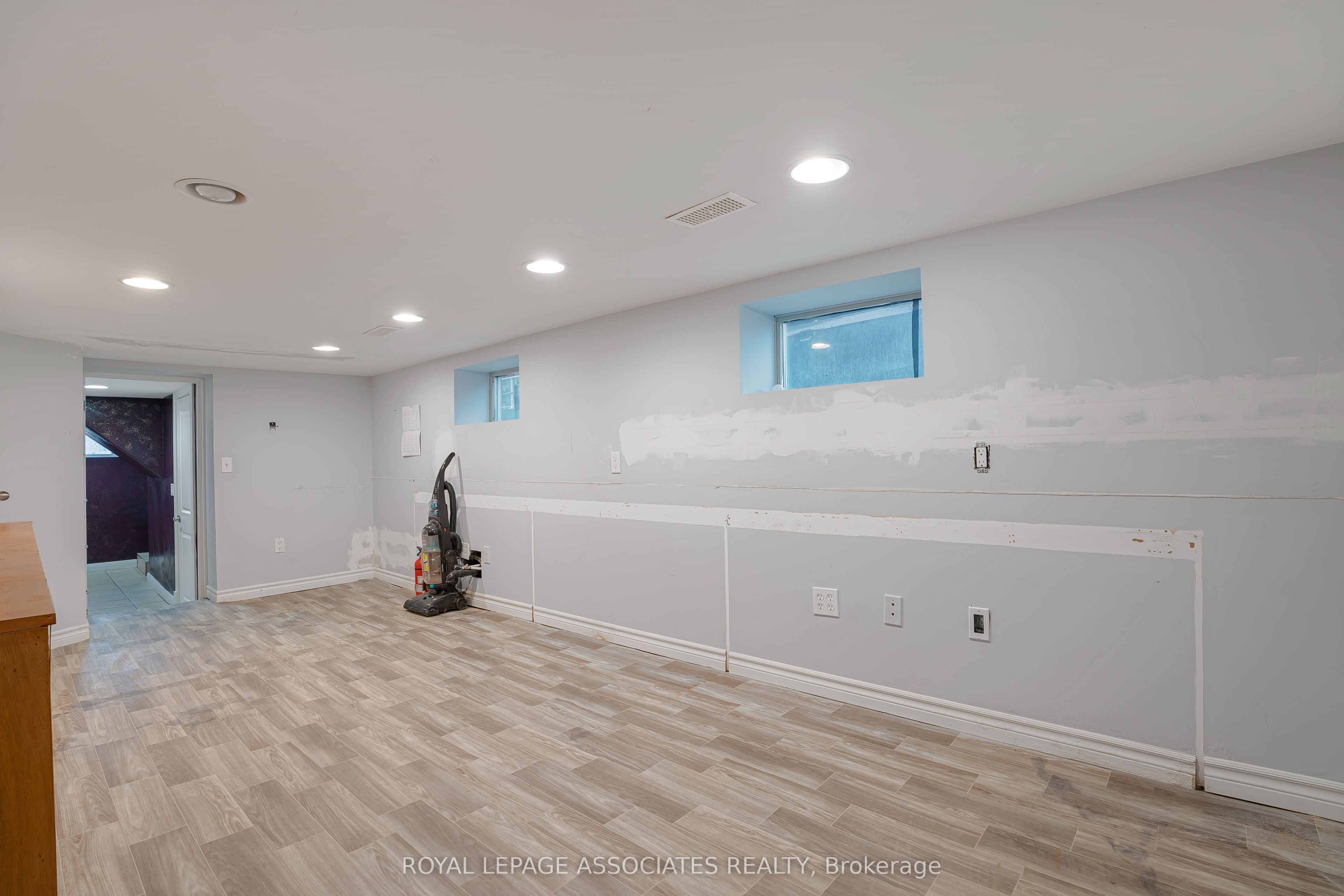 951 Simcoe Street N Property Photo 17