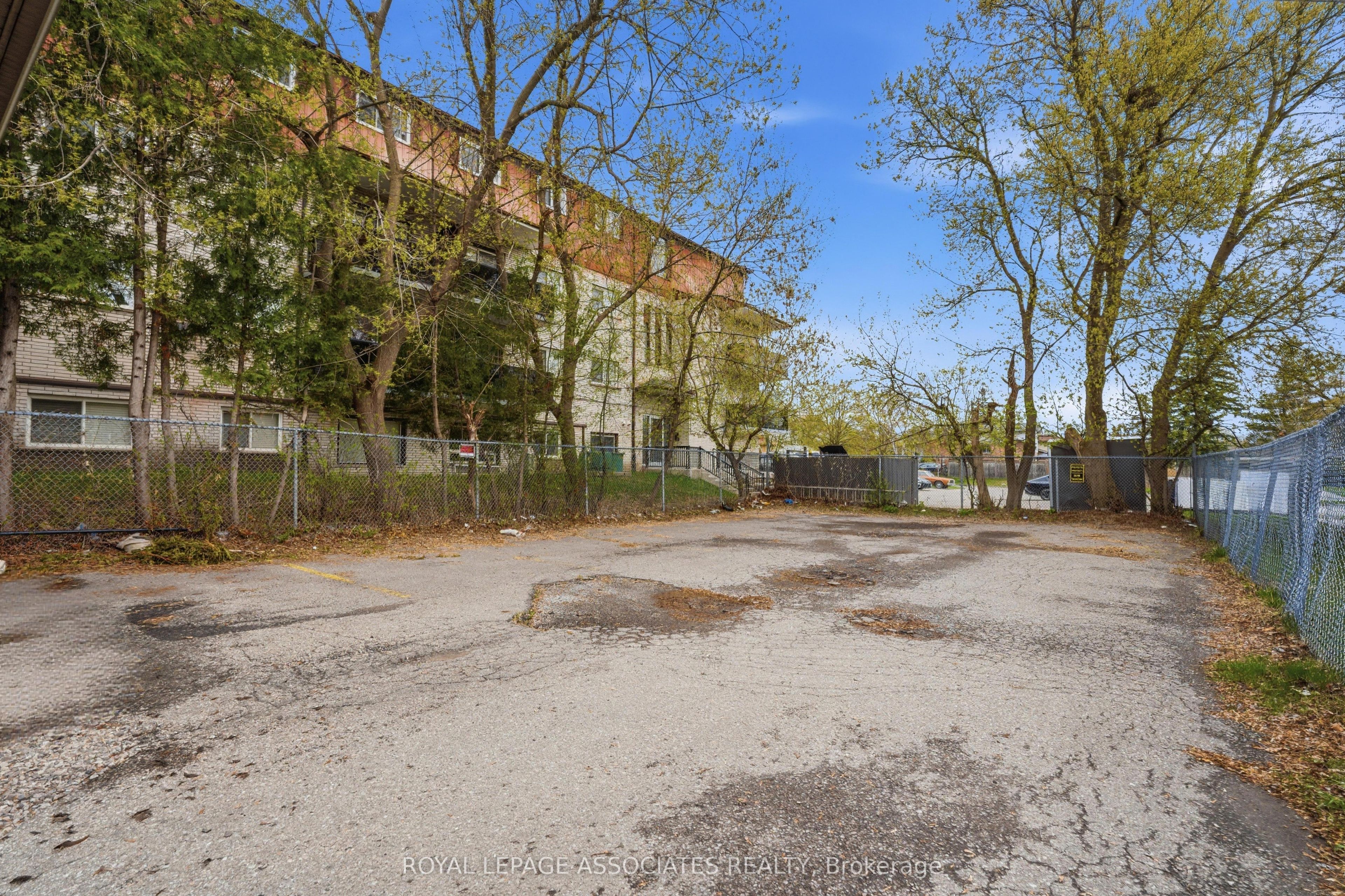 951 Simcoe Street N Property Photo 19