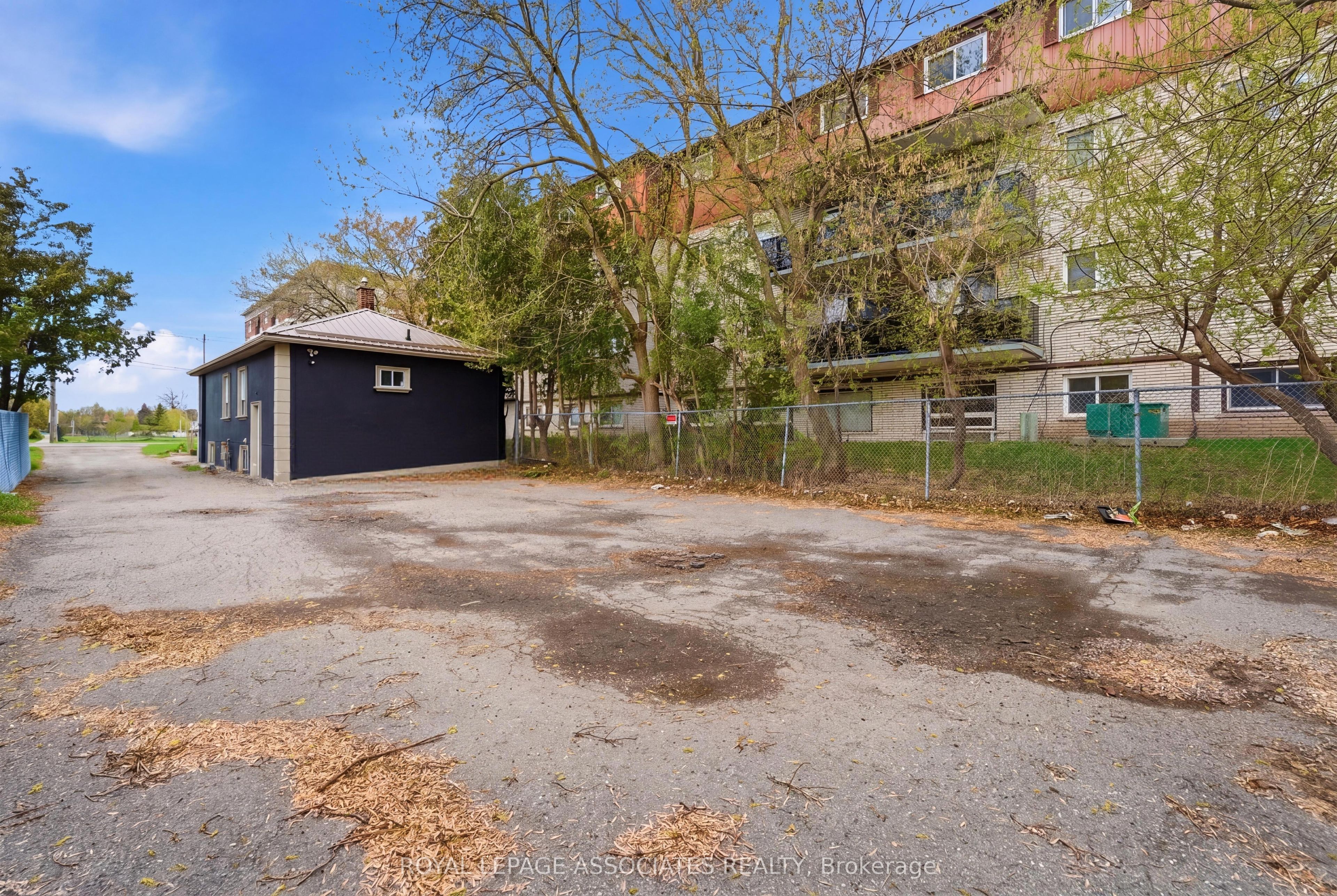 951 Simcoe Street N Property Photo 20