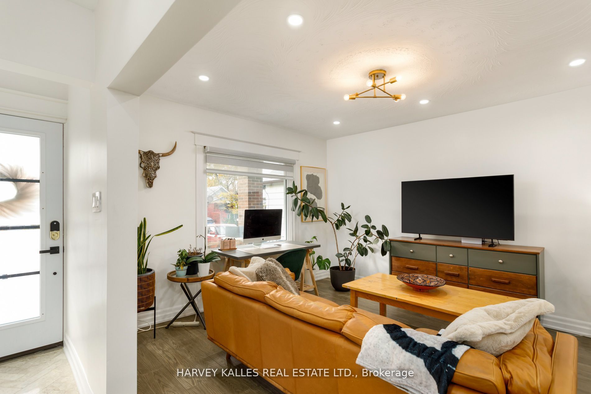 139 King Edward Avenue Property Photo 4
