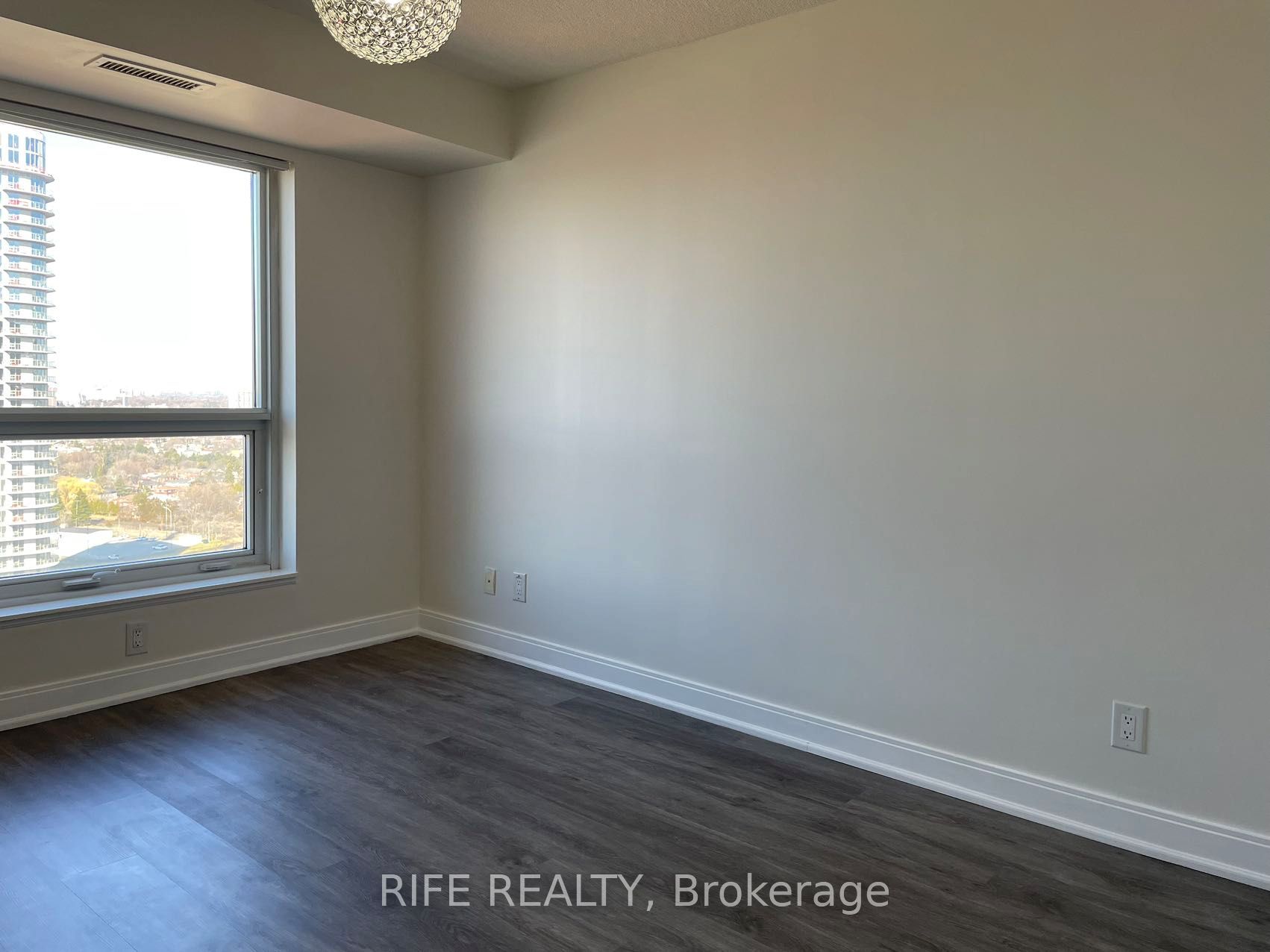 125 Village Green Square 2406 Property Photo 6