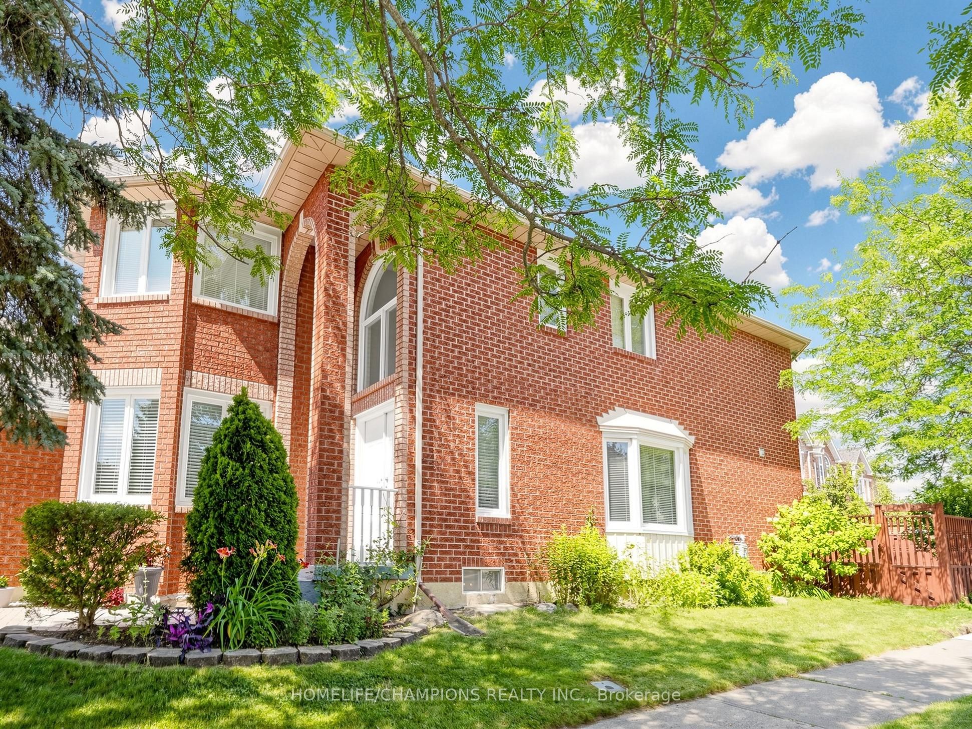1622 Sandhurst Crescent Property Photo 2