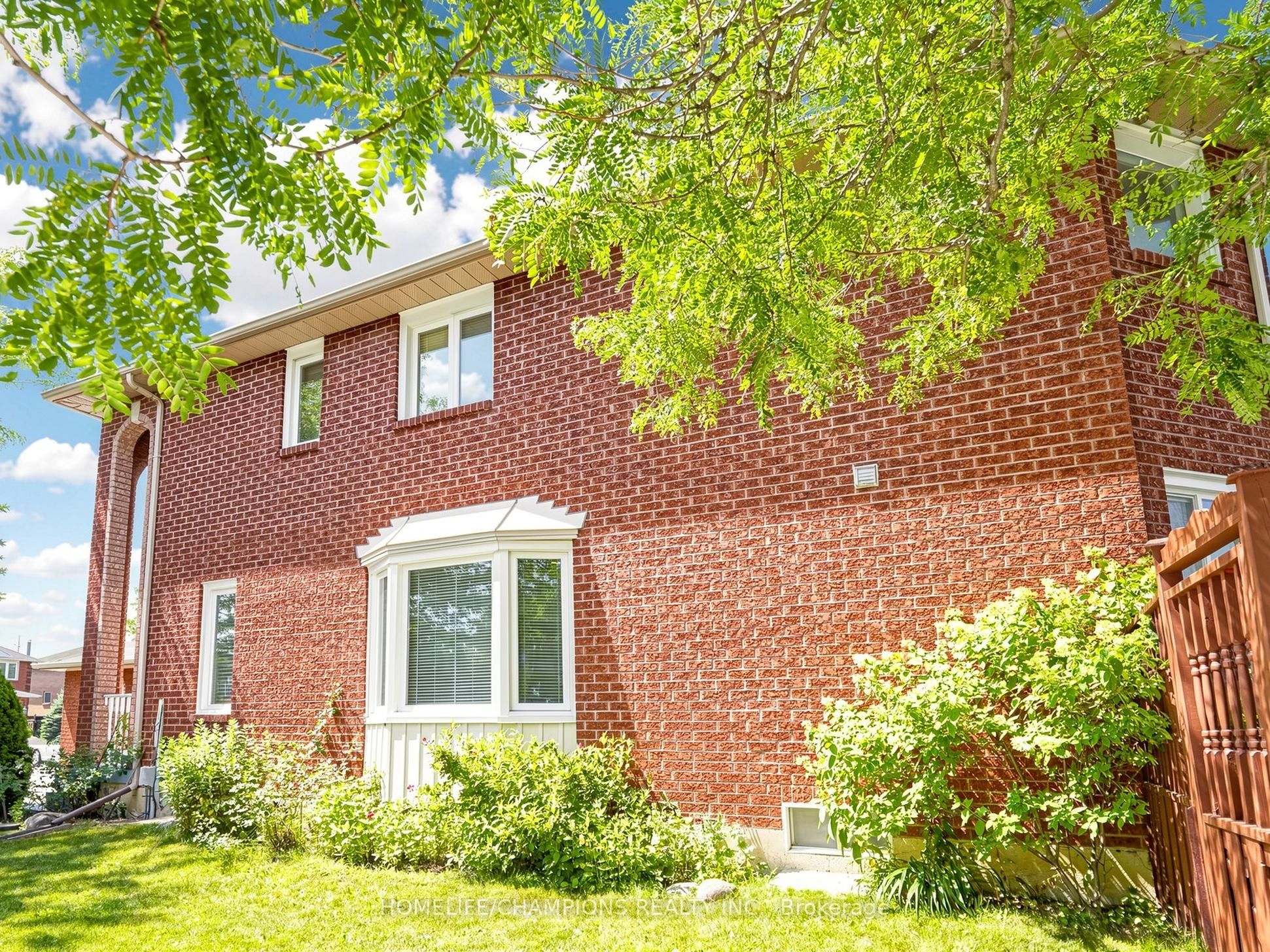 1622 Sandhurst Crescent Property Photo 3