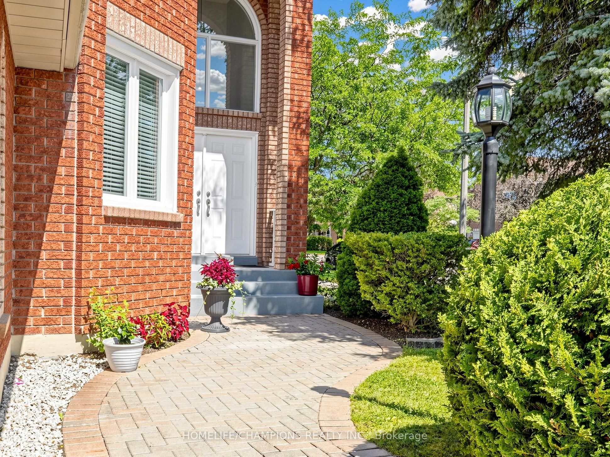 1622 Sandhurst Crescent Property Photo 4