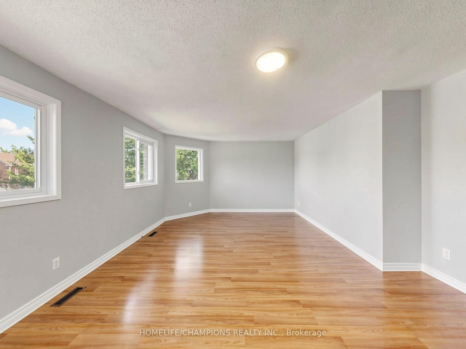 1622 Sandhurst Crescent Property Photo 27
