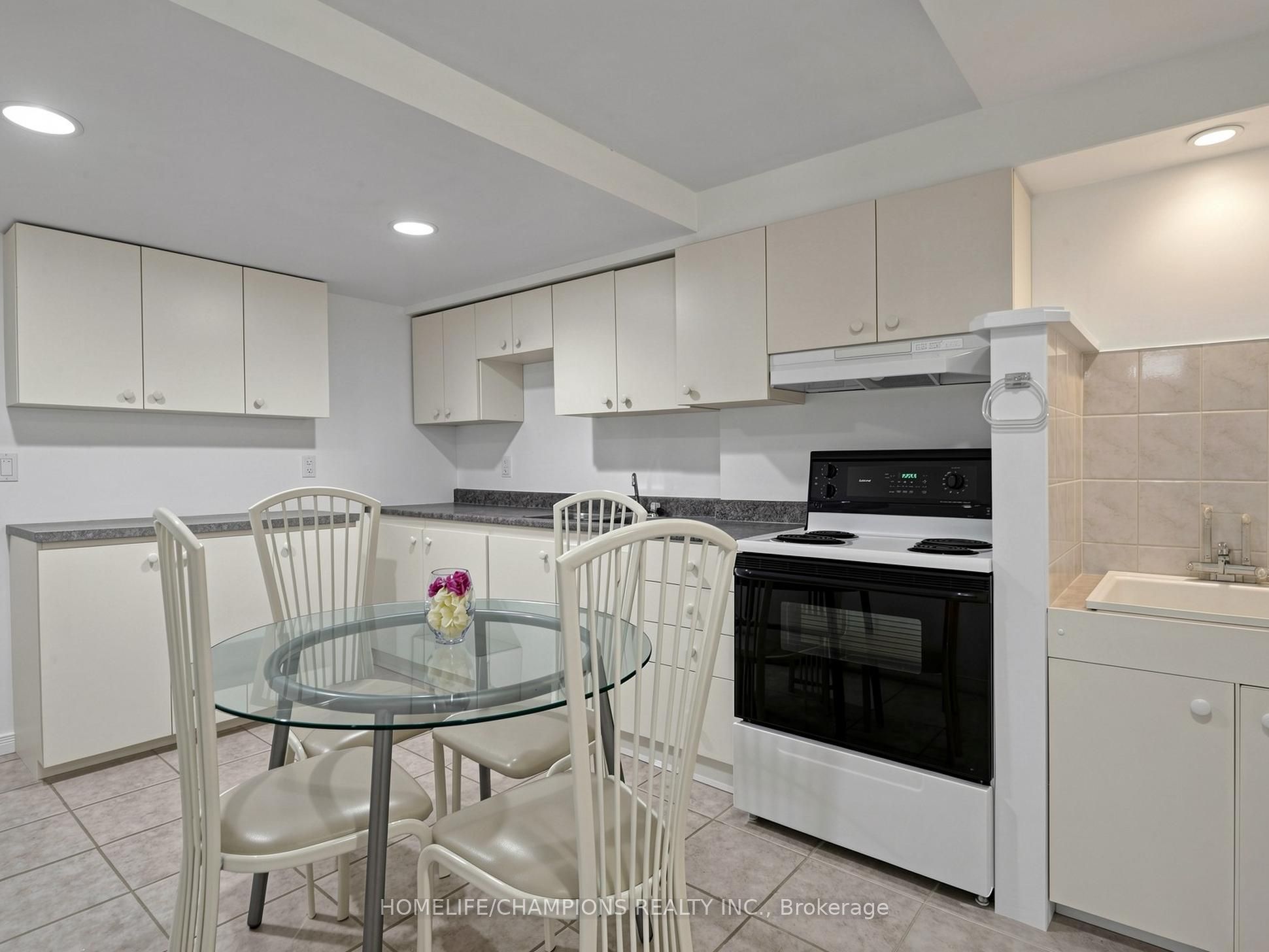 1622 Sandhurst Crescent Property Photo 39