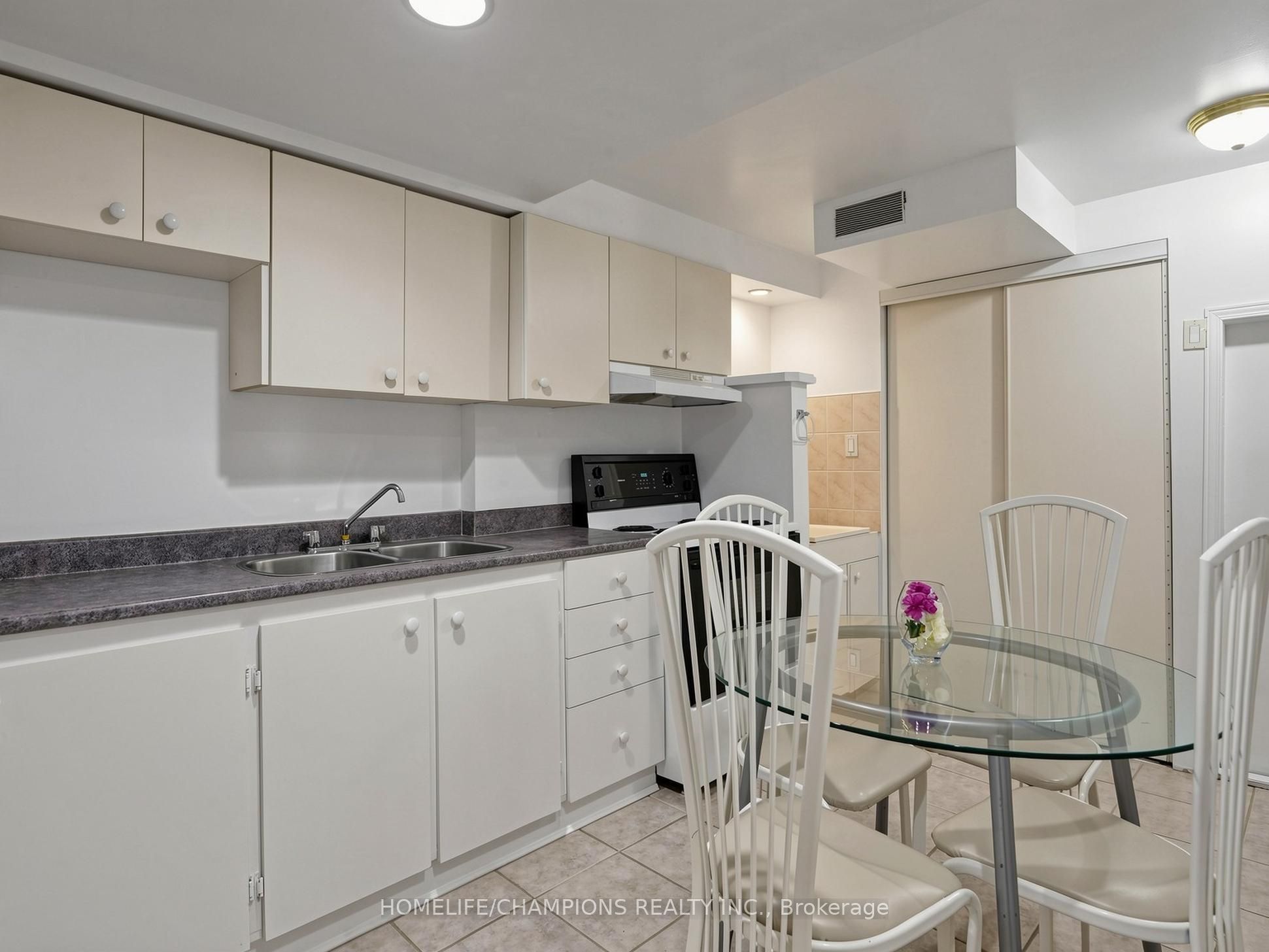 1622 Sandhurst Crescent Property Photo 40