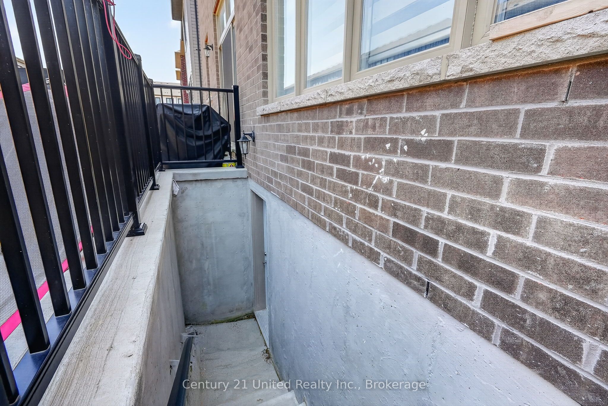 1040 Suddard Avenue 2 (lower Level) Property Photo 4
