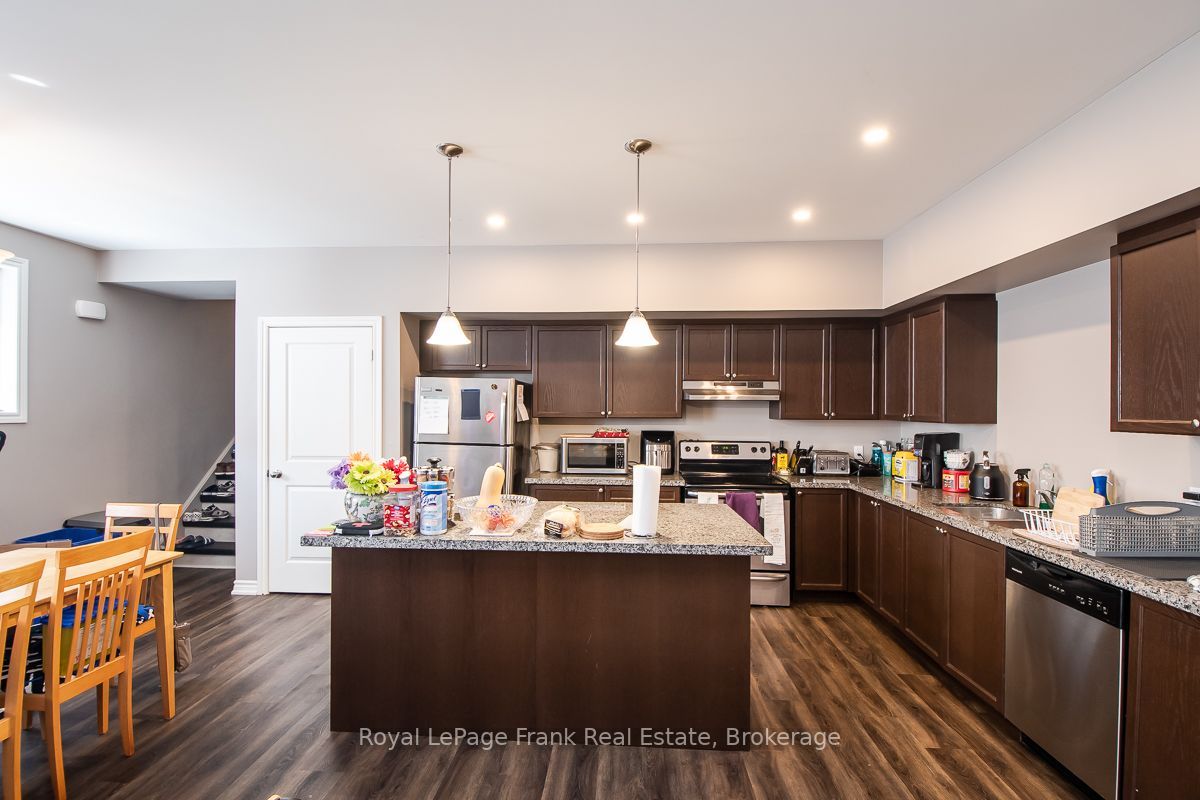805b Dundas Street Lower Property Photo 6