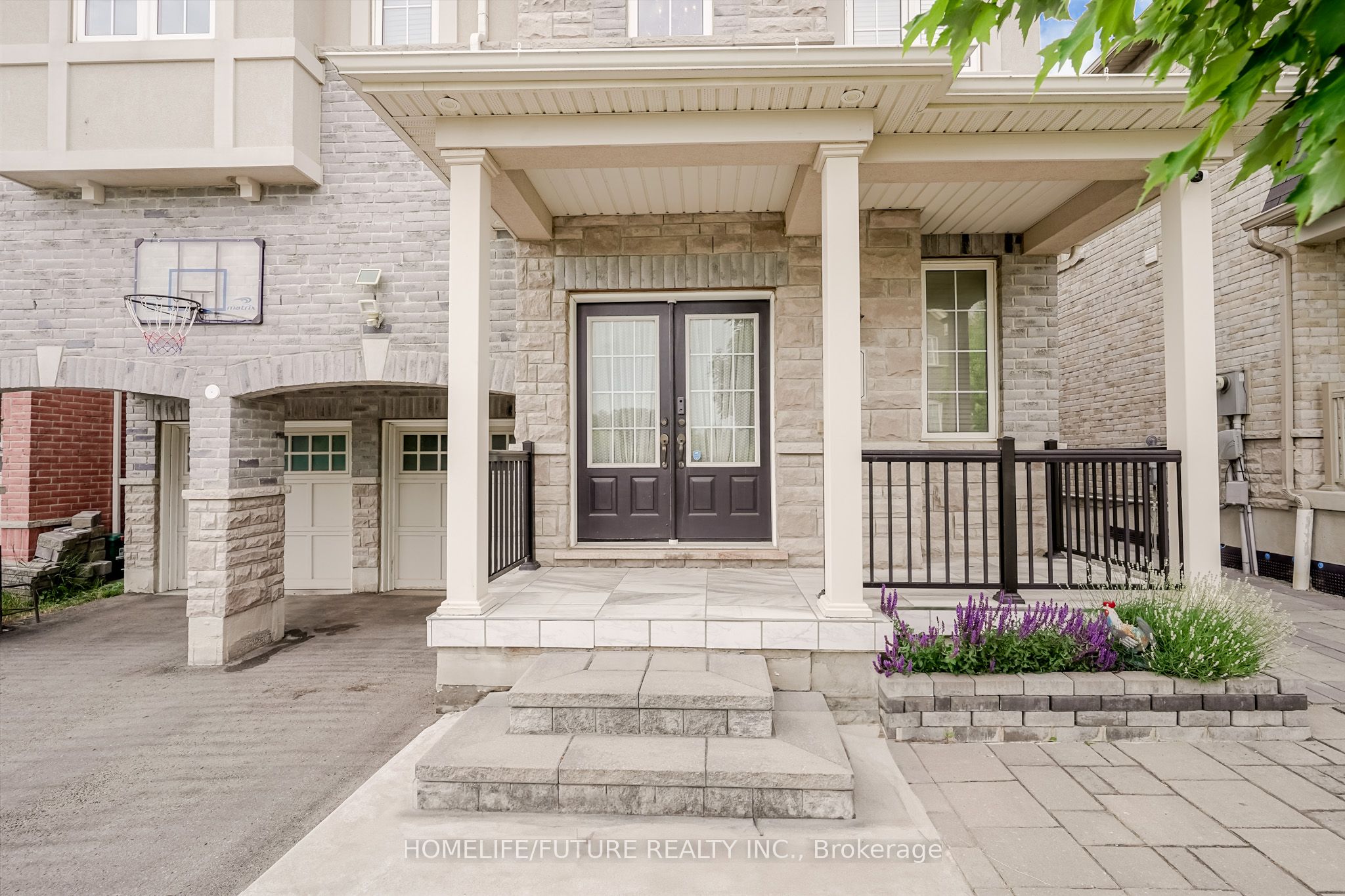 14 Mosely Crescent Property Photo 4