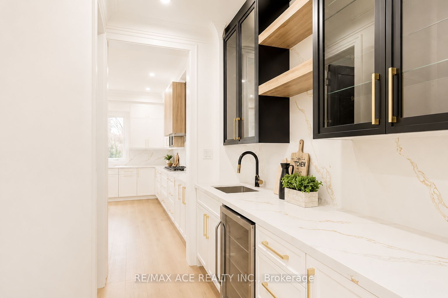 12 Euclid Avenue Property Photo 18