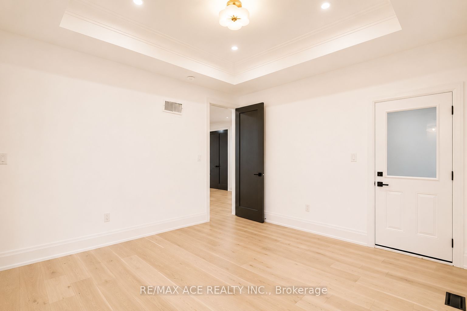 12 Euclid Avenue Property Photo 28