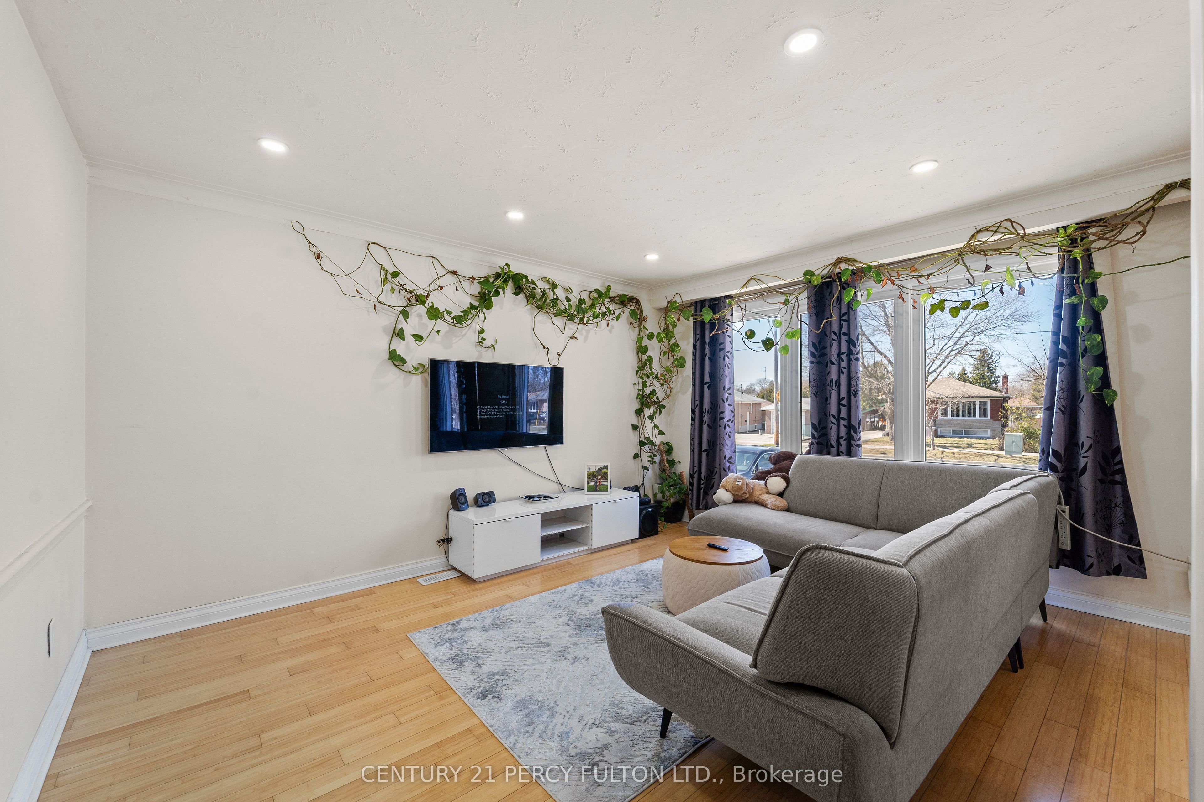 826 Brimorton Drive Property Photo 3