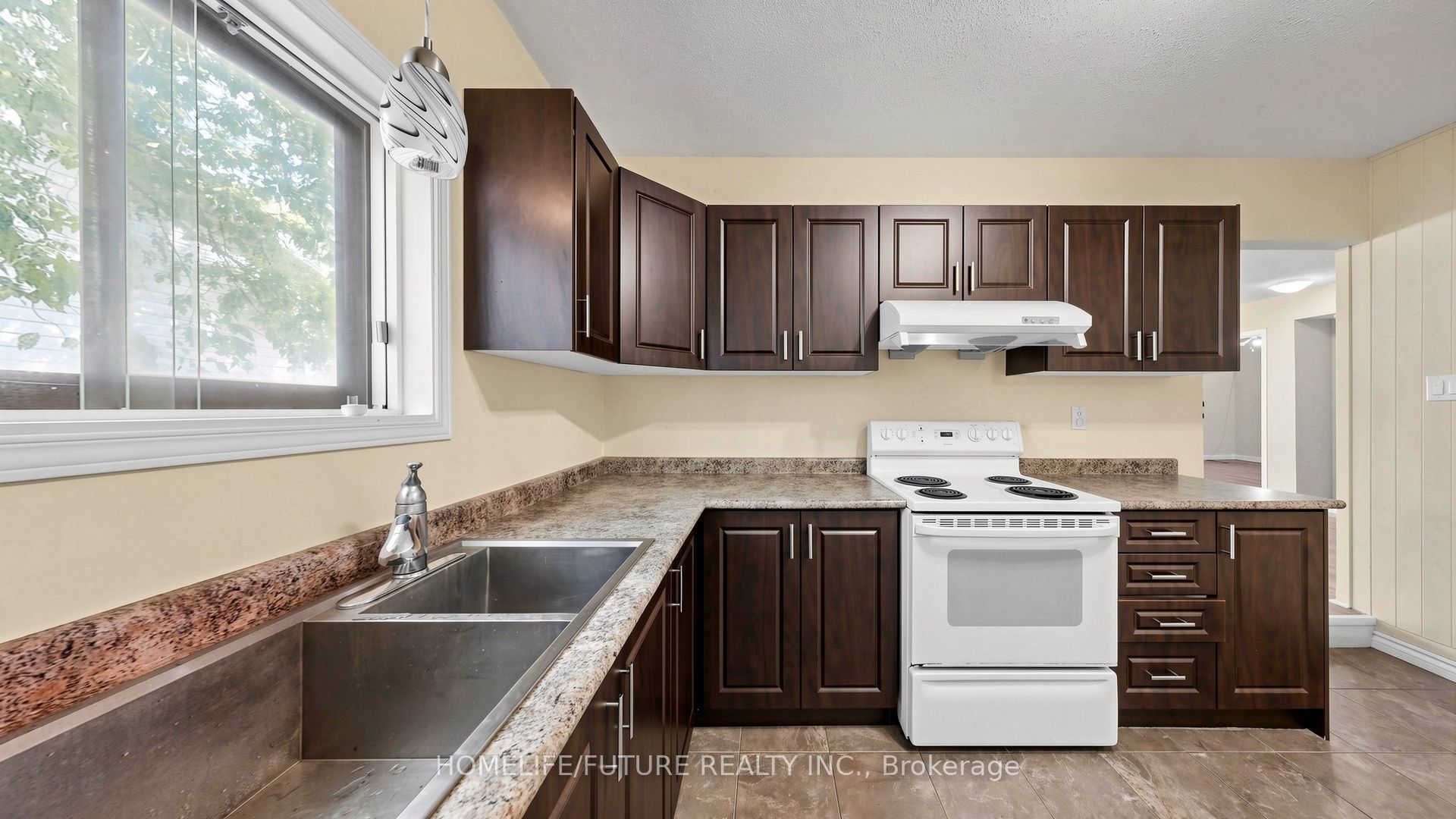 804 Dundas Street W Property Photo 20