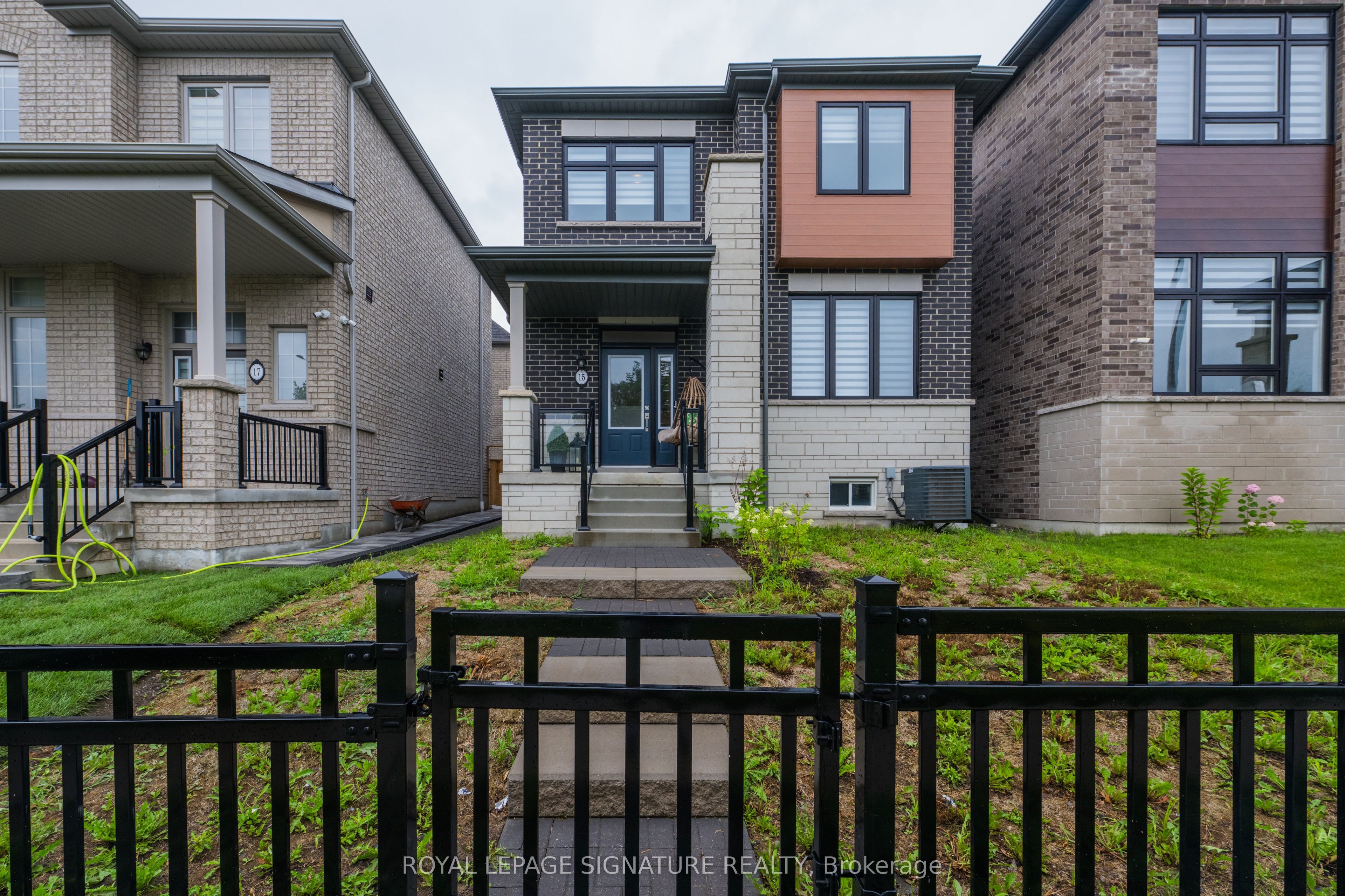 15 Mountainside Crescent Property Photo 2